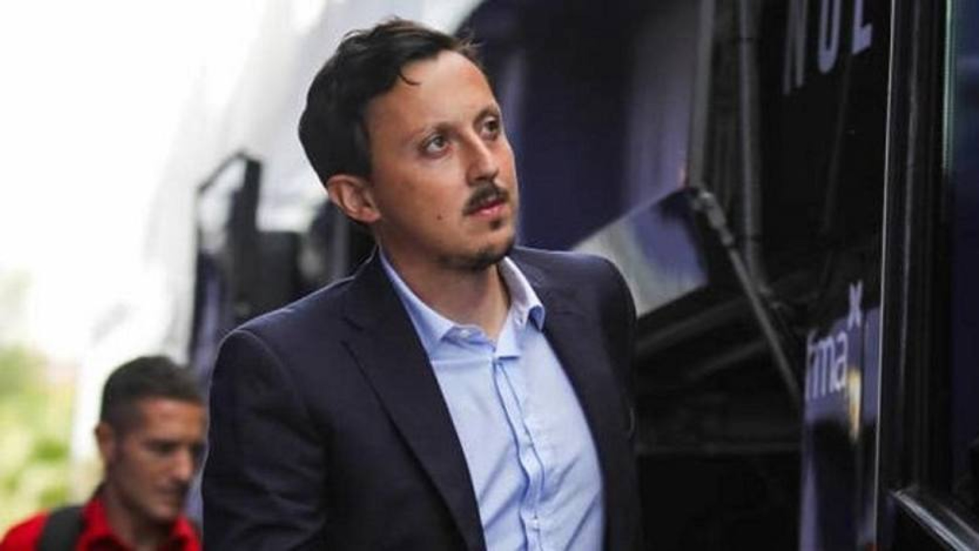El Olympique de Marsella amenazó con acciones legales si el partido contra el PSG no se jugaba este lunes