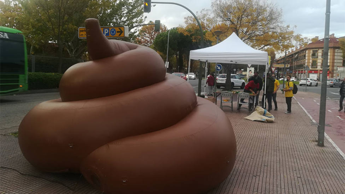 La caca gigante de Torrelodones vuelve a Alcalá de Henares