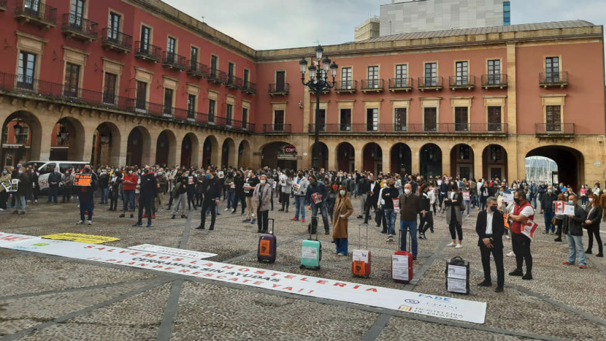 Los hosteleros de gijón piden ayudas para poder sobrevivir