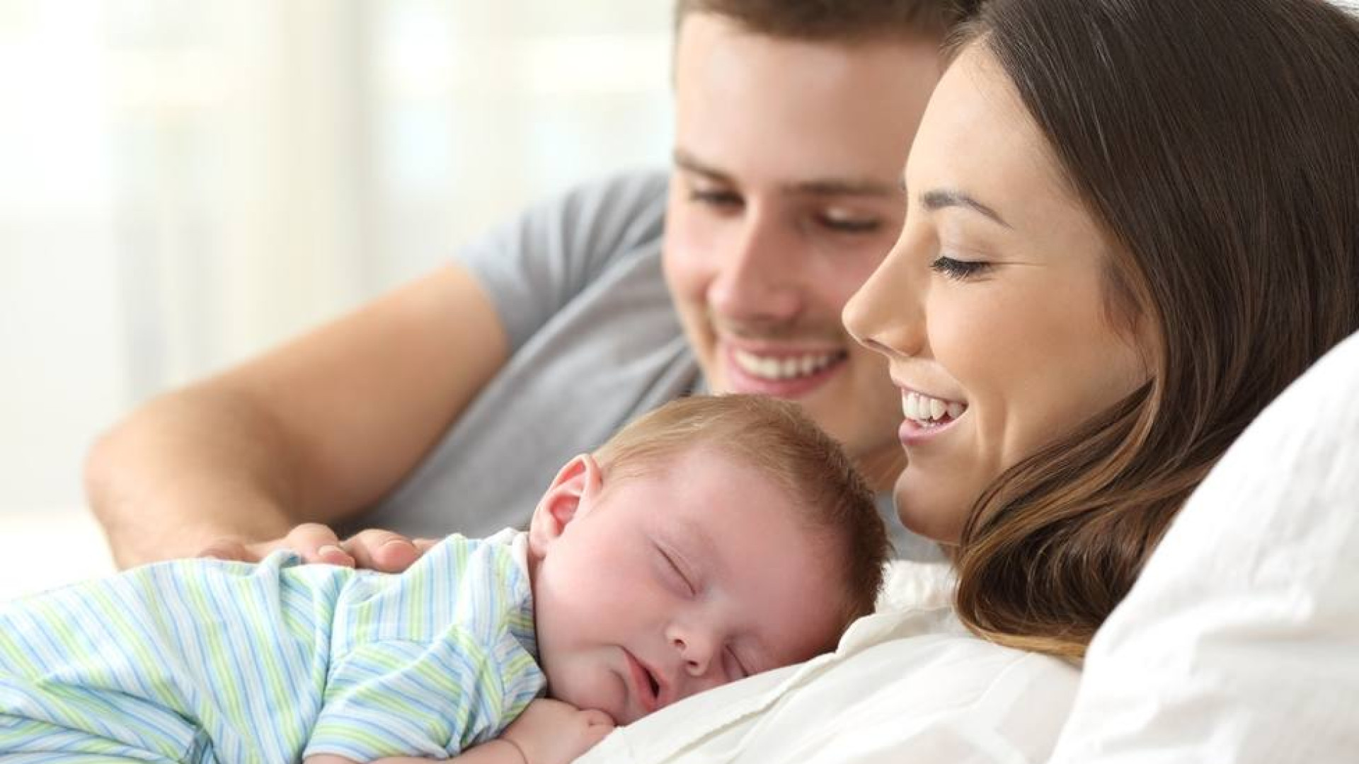 Más tiempo pagado para padres: dos semanas pagadas por la Seguridad Social hasta que el que niño cumpla 8 años si nació después de esta fecha