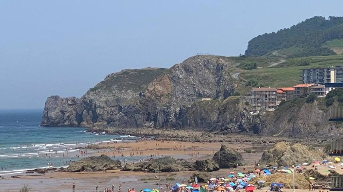Shark Sighting Prompts Red Flag at Bakio Beach, Spain