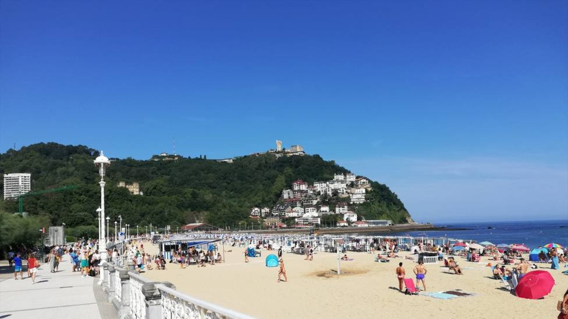 Fallece un hombre de 77 años de edad en la playa donostiarra de Ondarreta