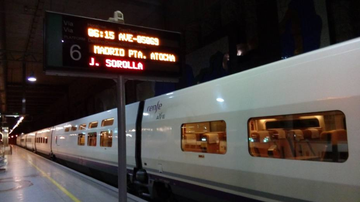 Sin agua en el baño y otro retraso en el AVE entre Comunitat Valenciana y Madrid: "Espantoso"