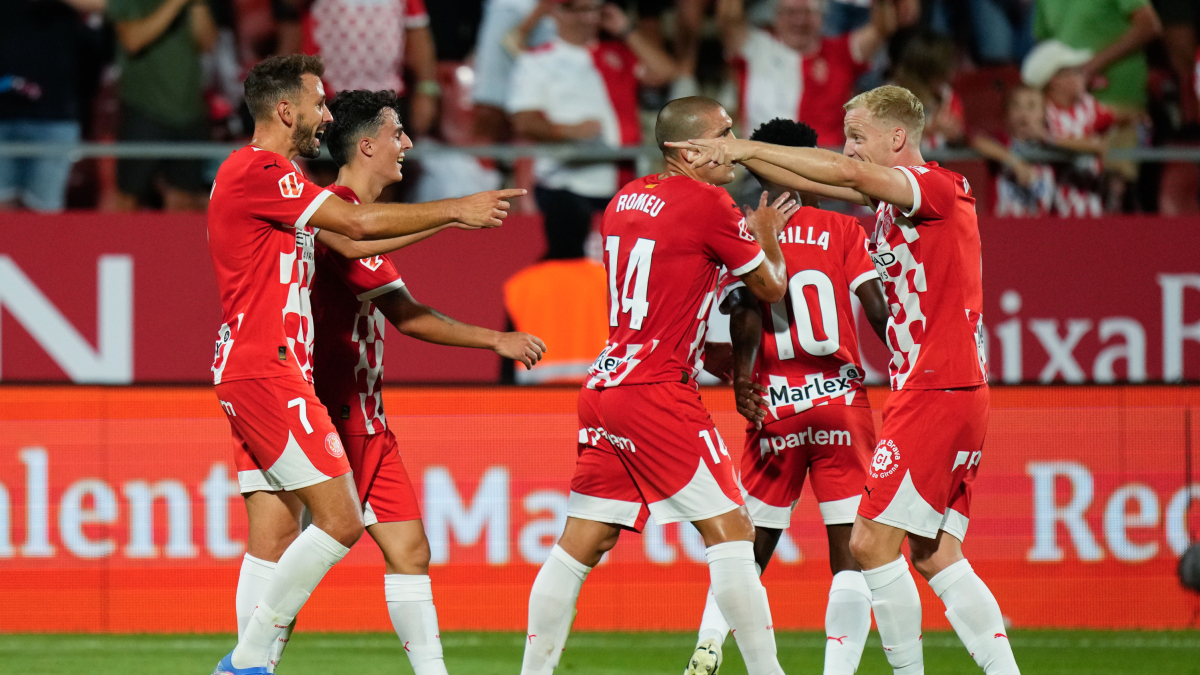 Girona returns to its best form and beats Osasuna to claim its first victory