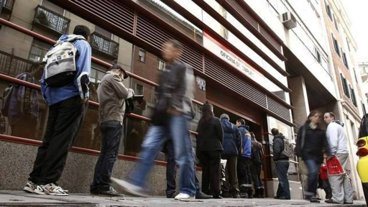 El paro da un respiro a Palencia y baja por primera vez en ocho meses