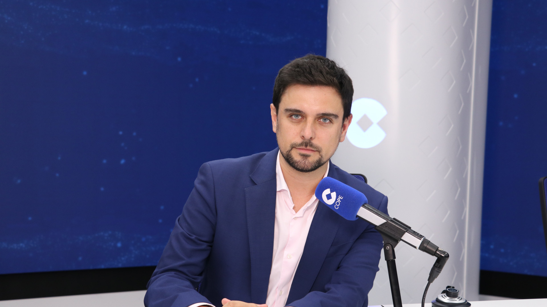 Diego Garrocho, filósofo: "En esta vuelta al cole, por fortuna, se ha puesto coto al uso de pantallas"