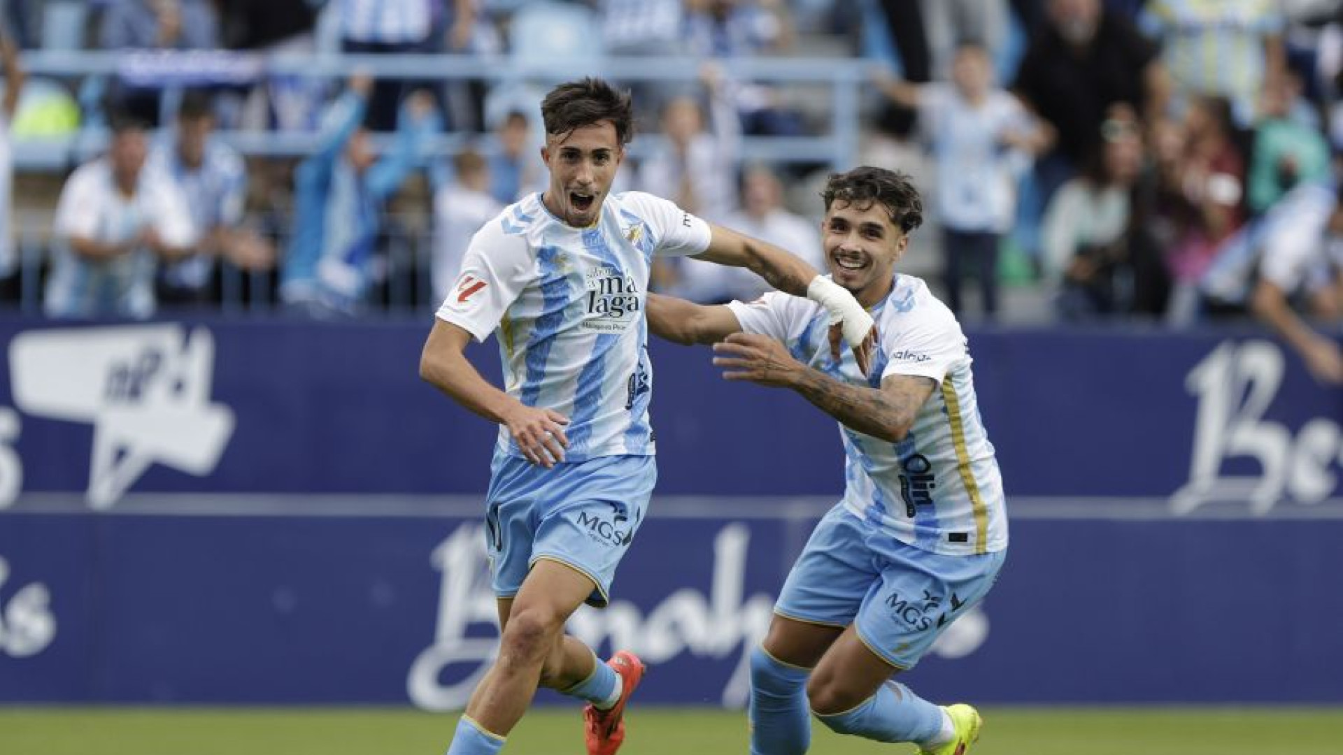 El Málaga vuelve a la senda del triunfo y aprieta la lucha por el playoff