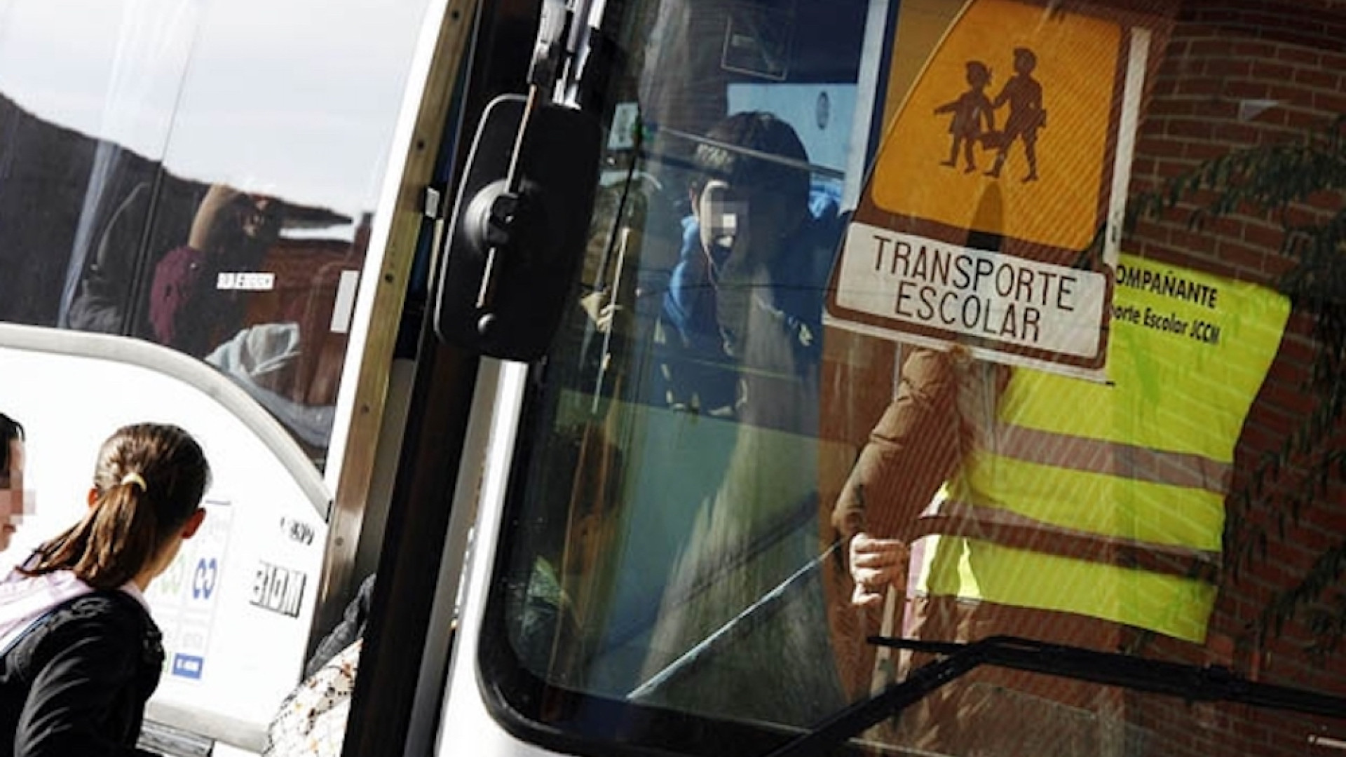 El juzgado pone el primer freno a la Junta de Extremadura: no obligará a las empresas denunciadas a retomar el transporte escolar