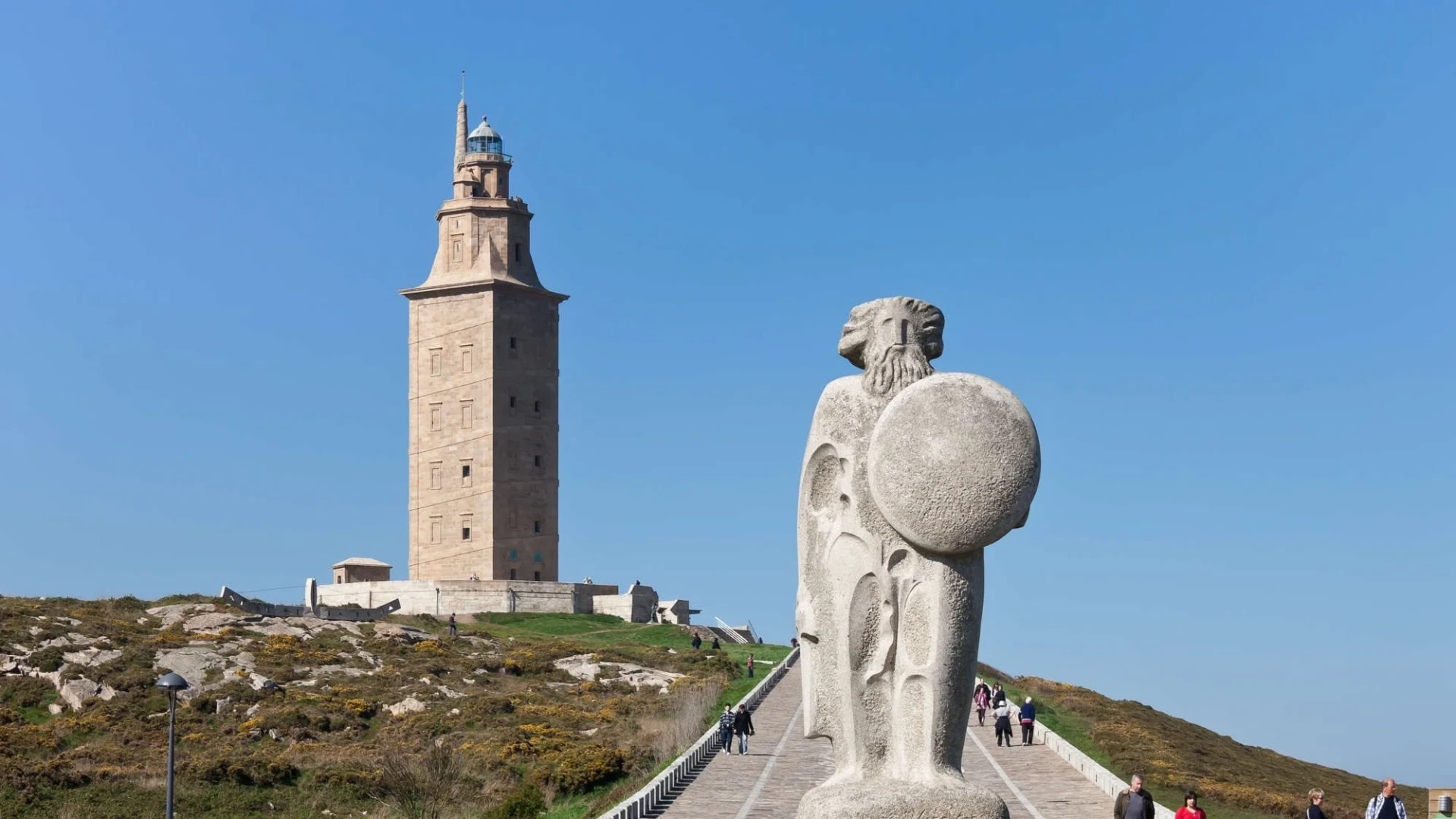 Cortes de tráfico e recomendacións mañá na Coruña polo O Gran Camiño 2026 cunha contrarreloxo con saída e meta na Torre de Hércules