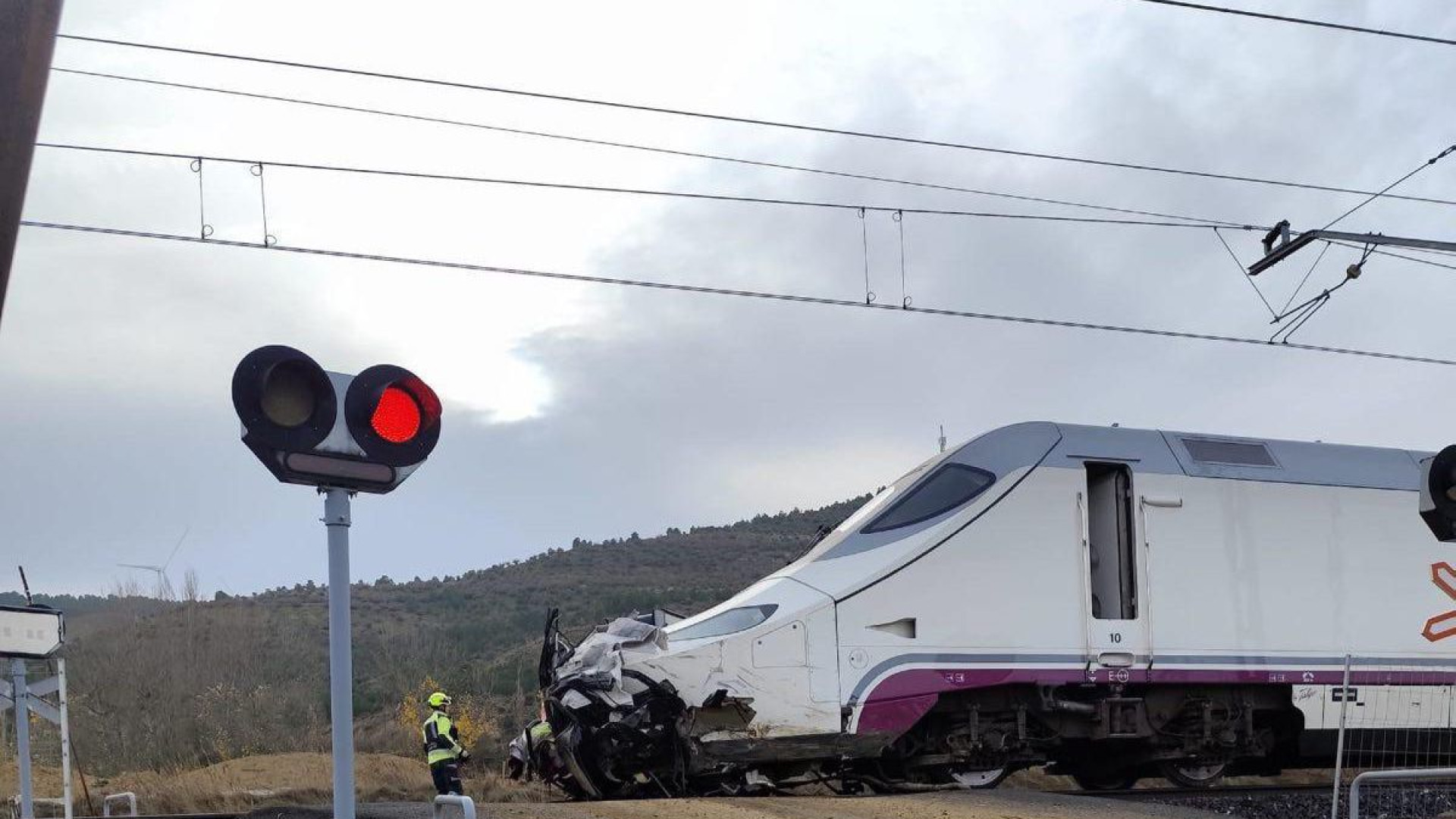 Adif refuerza la seguridad en los pasos a nivel de la línea de tren Palencia-Santander con una inversión de más de 2,3 millones