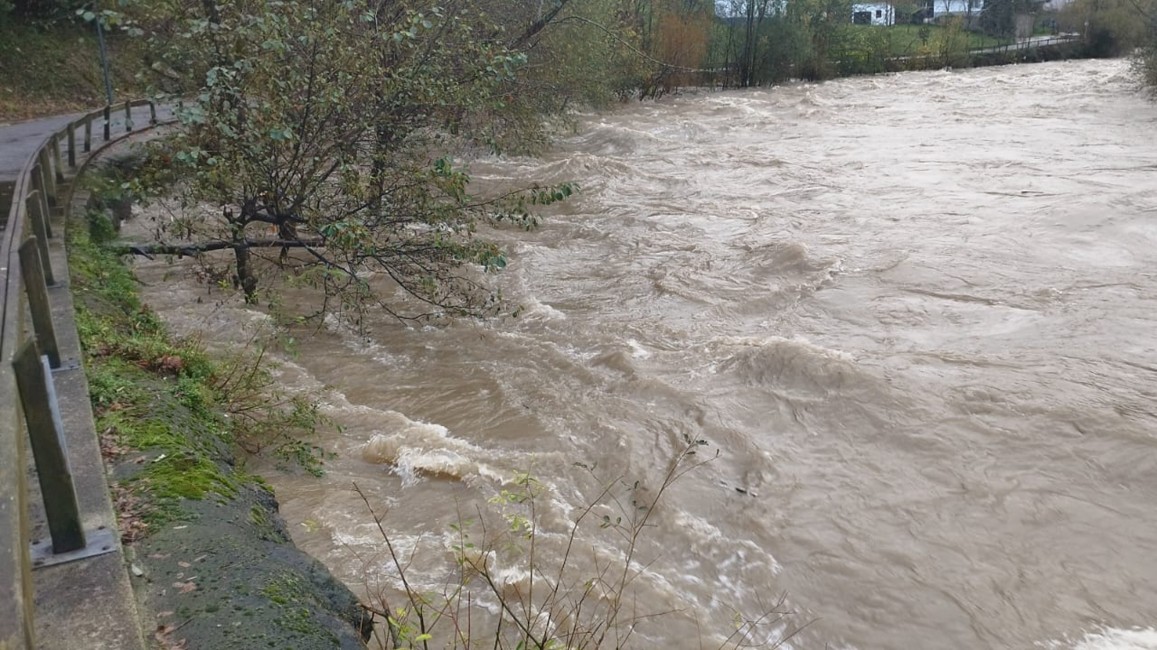 Investigan la aparición del cuerpo sin vida de un hombre en el río Deba, a su paso por Eskoriatza