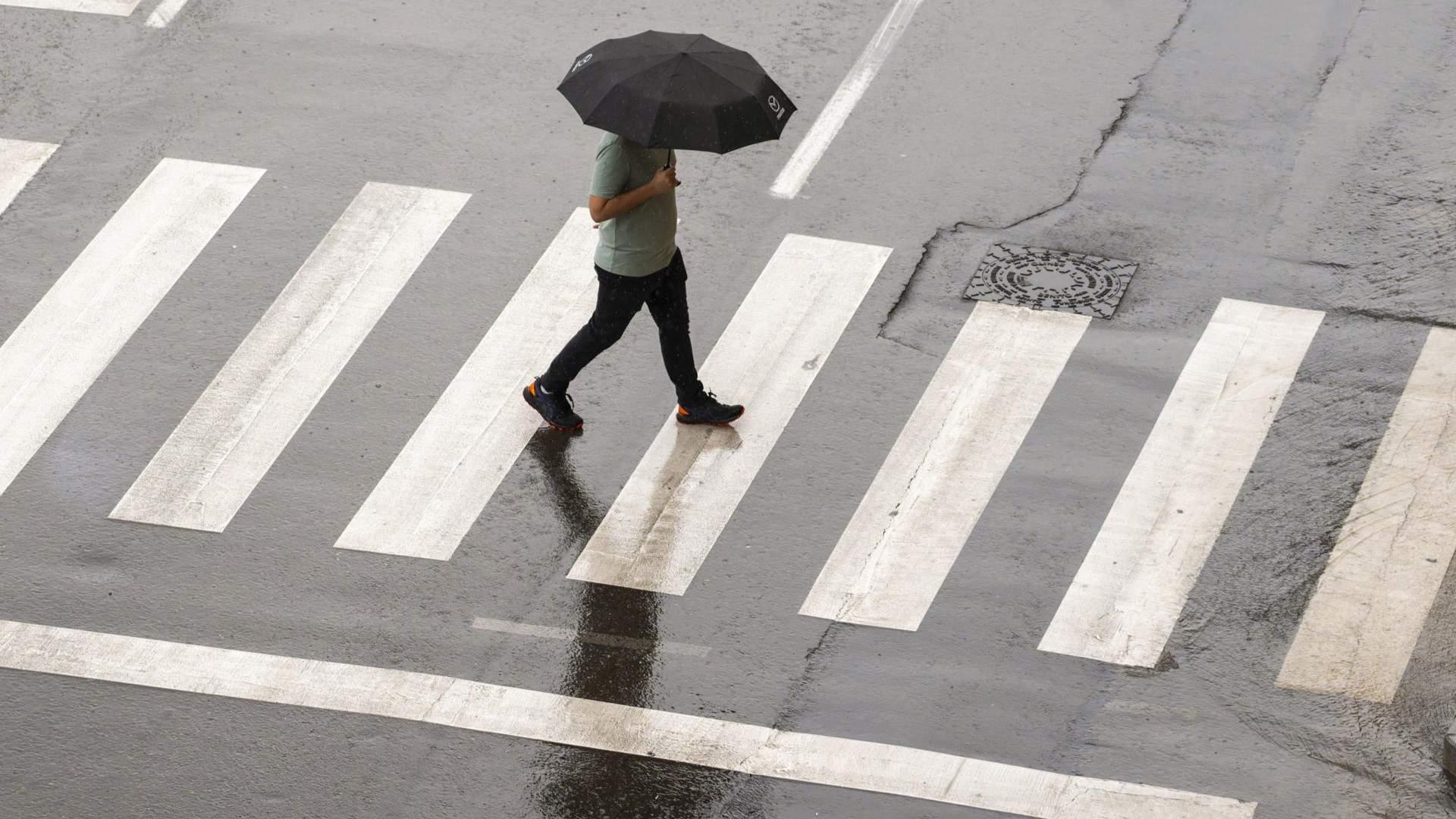 El miedo se apodera de las aceras de Barcelona: casi la mitad de los peatones camina con inseguridad