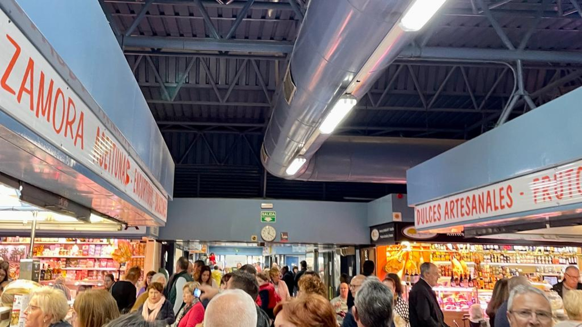 De las gambas al plato listo para el horno: así arrasan los productos estrella de la Navidad en los mercados de Alicante