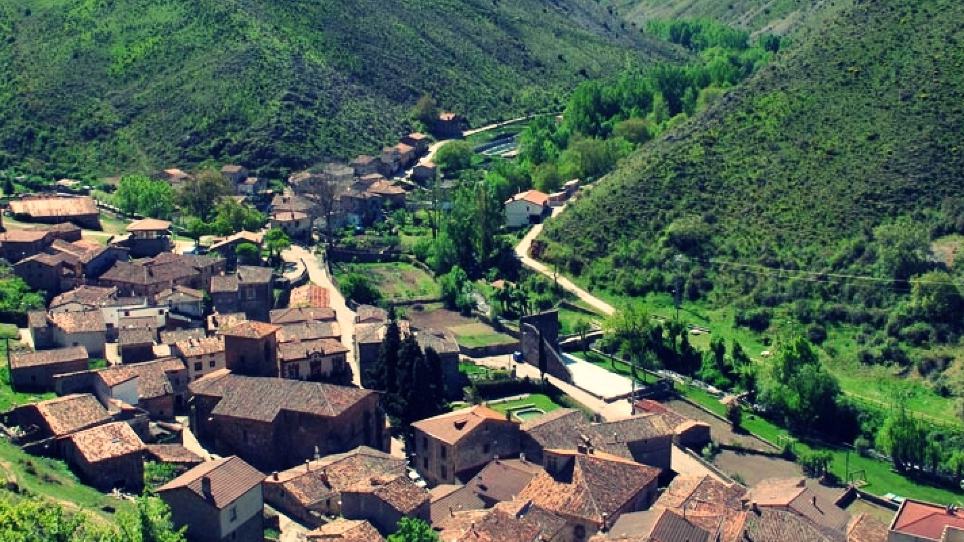 Recorrer más de 30 kilómetros para poder pagarle al frutero o la imposibilidad de recibir una receta médica hecha a ordenador: La realidad de los habitantes de La Rioja Rural sin Internet ni cobertura
