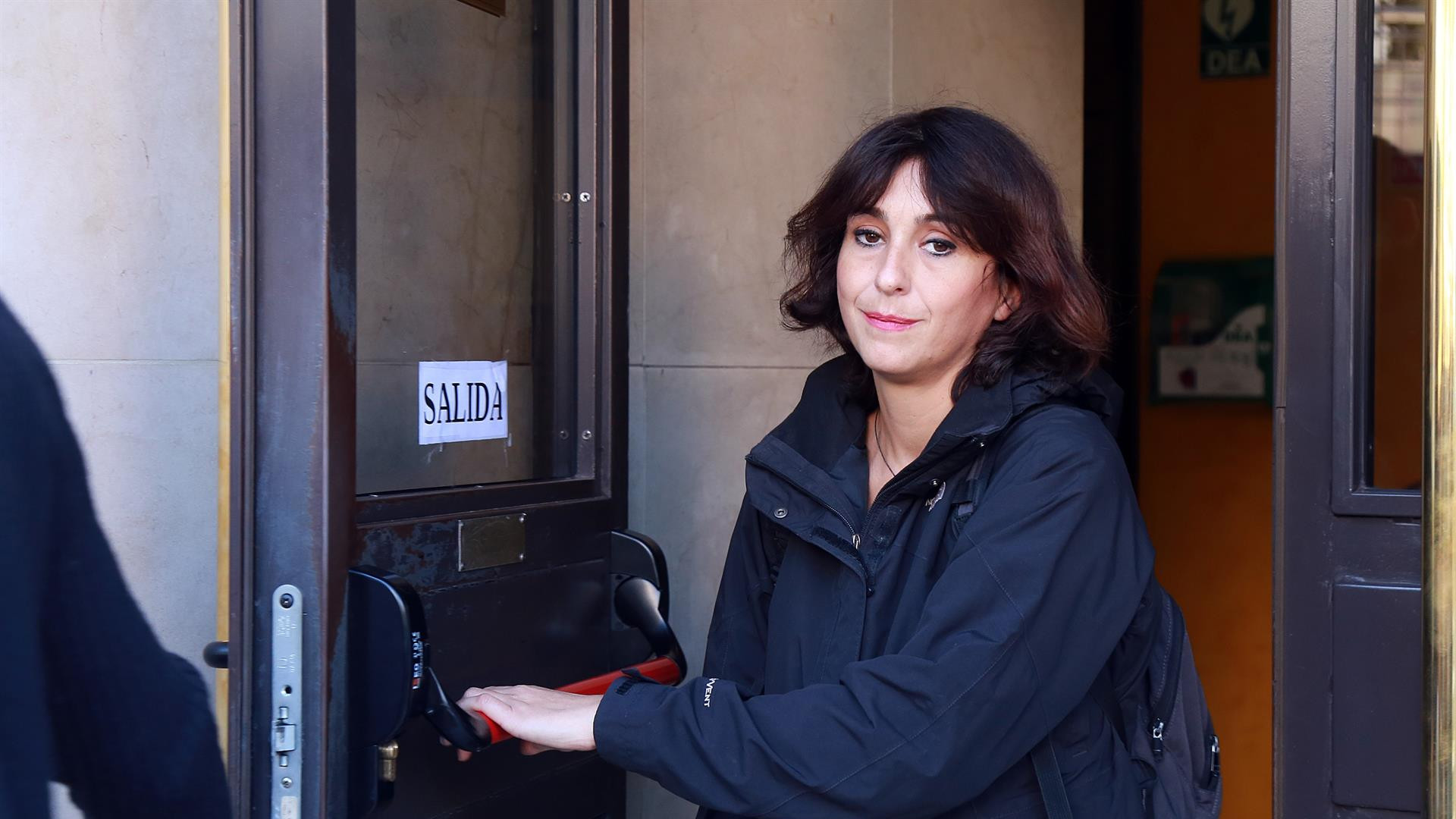 Juana Rivas llega al punto de entrega de su hijo menor bajo estrictas medidas de privacidad