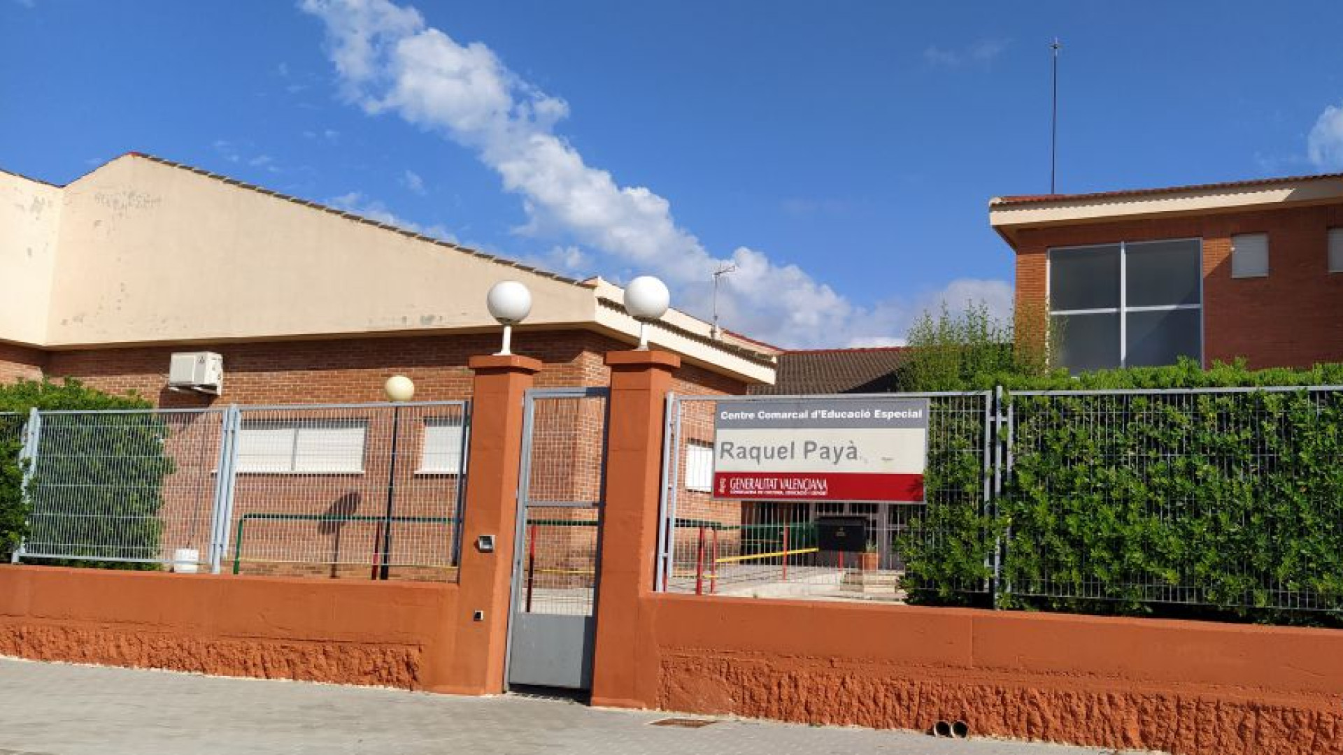 El colegio Raquel Payà de Dénia celebra su 40 aniversario con una marcha solidaria y la vista puesta en su nuevo centro