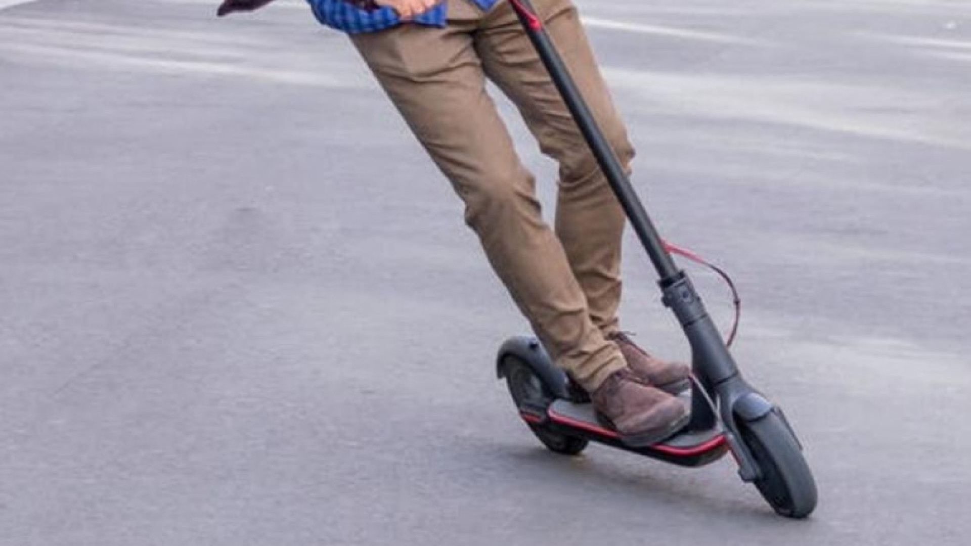 Dan positivo por consumo de alcohol dos menores que circulaban de forma "irregular" en patinetes eléctricos por Lugo