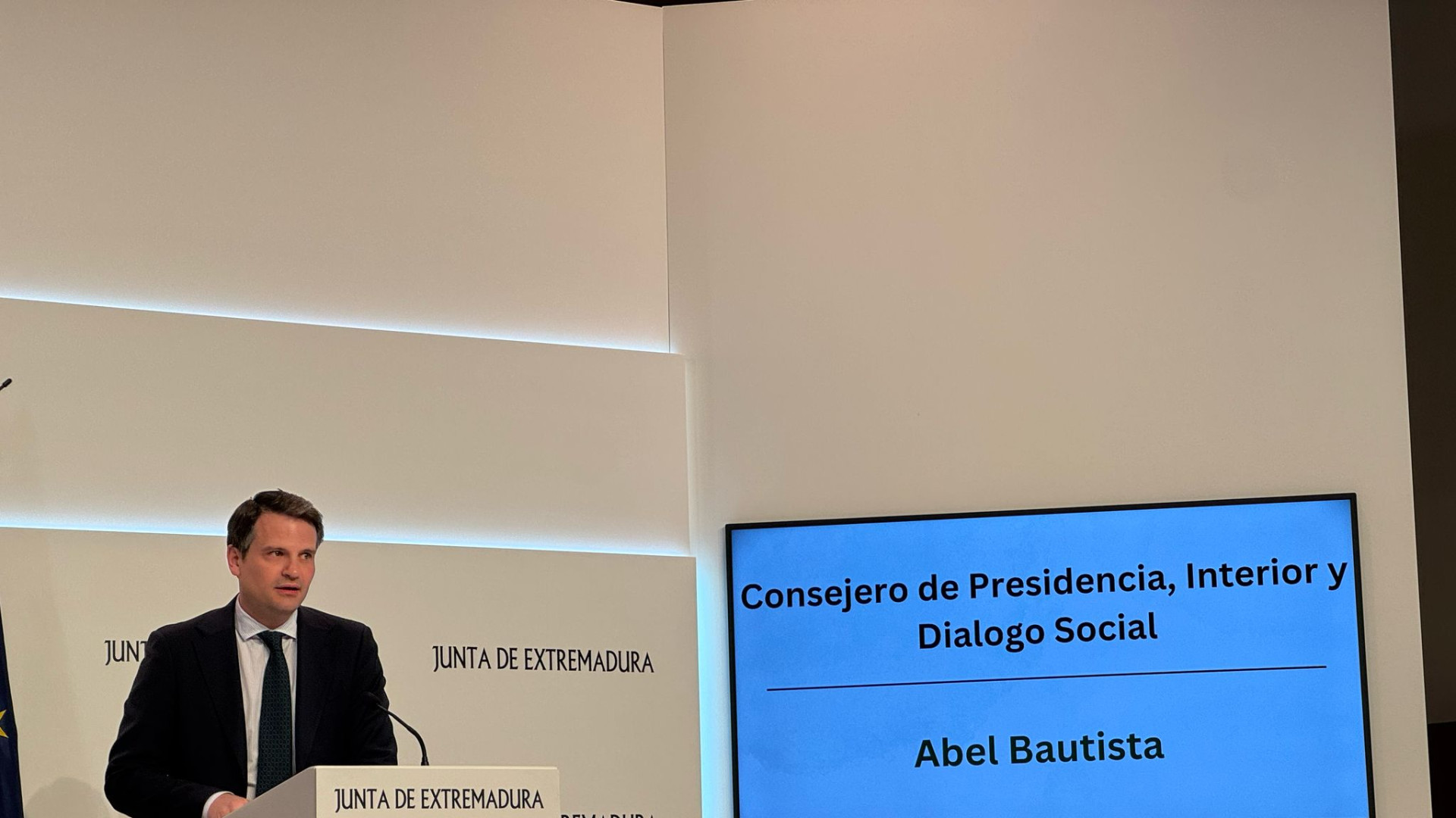 Bautista desliza que Vox no tiene intención de negociar los presupuestos autonómicos