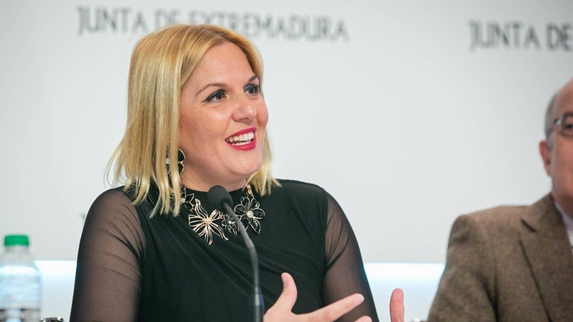 El PP acelera para gobernar en Extremadura y anuncia un pacto con Vox 