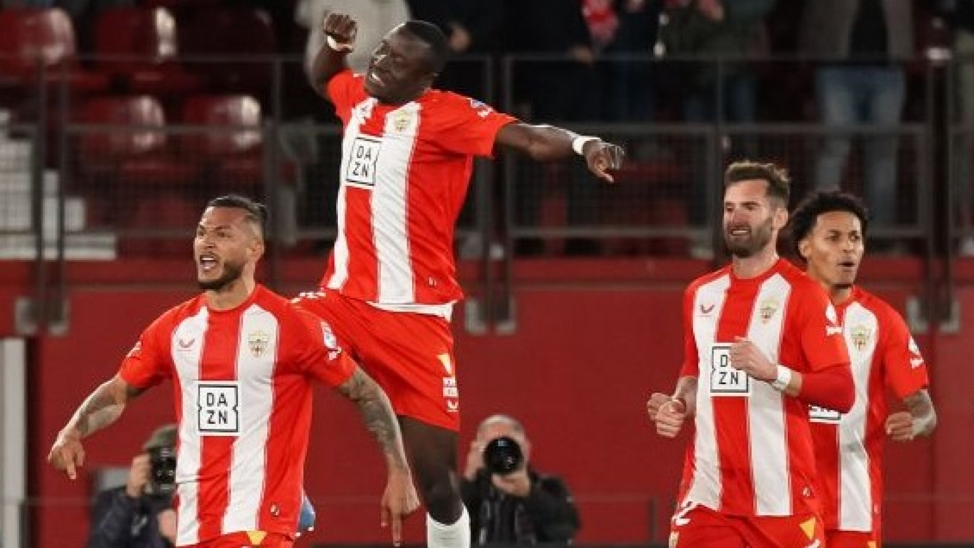 UD Almería: Salva su primera final y sigue mirando al ascenso directo (1-0)