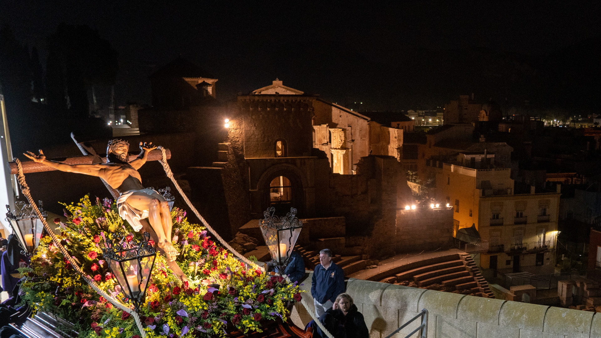 La agrupación de portapasos del Cristo del Socorro ultima los preparativos para su gran noche con las Cinco Llagas, preámbulo perfecto de la primera procesión de España