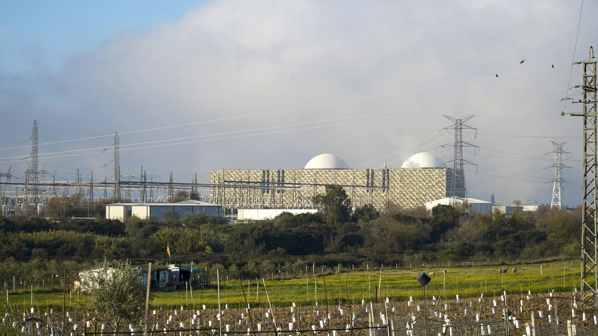 Extremadura clama contra el Gobierno por sus "prisas" para cerrar Almaraz mientras "pacta" la continuidad de las nucleares catalanas