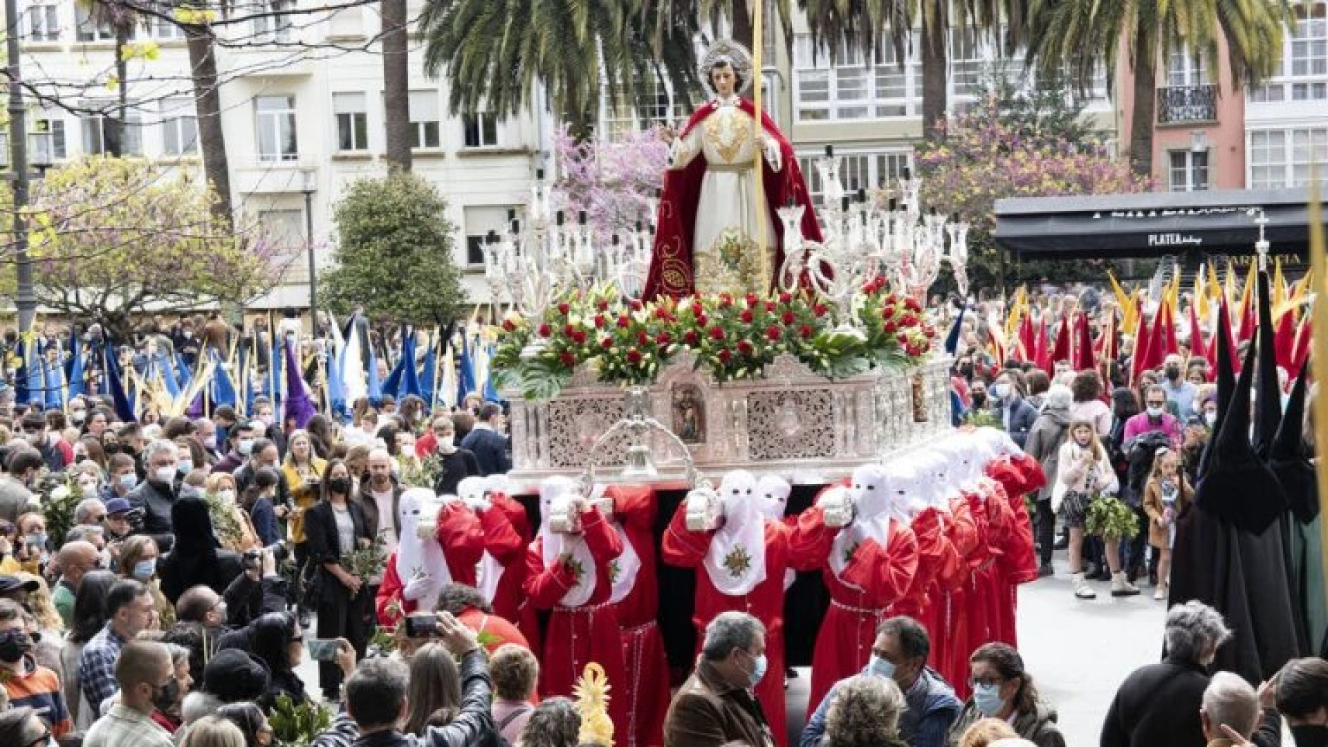 Ferrol da la bienvenida a su Semana Santa con las primeras procesiones del Domingo de Ramos