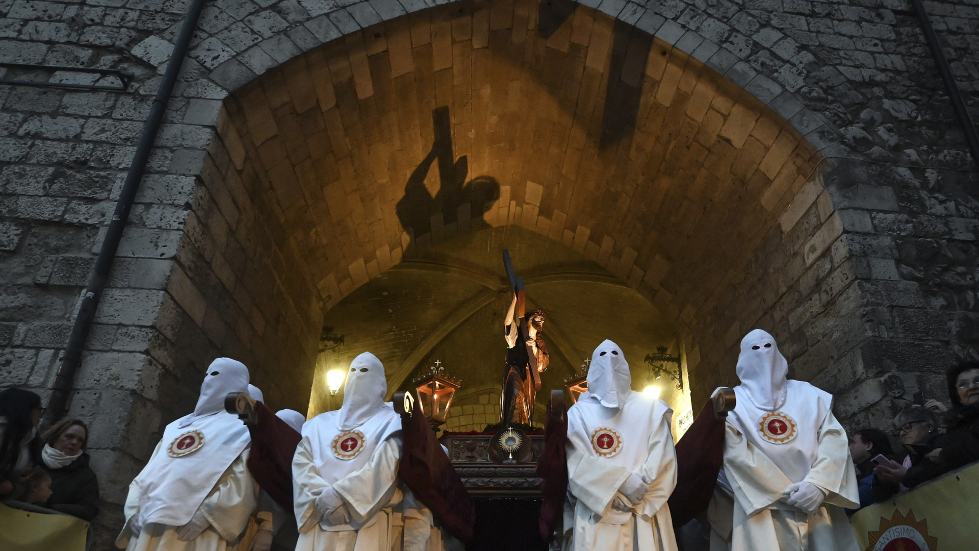 Burgos vive los días grandes de su Semana Santa con la Pasión en las calles