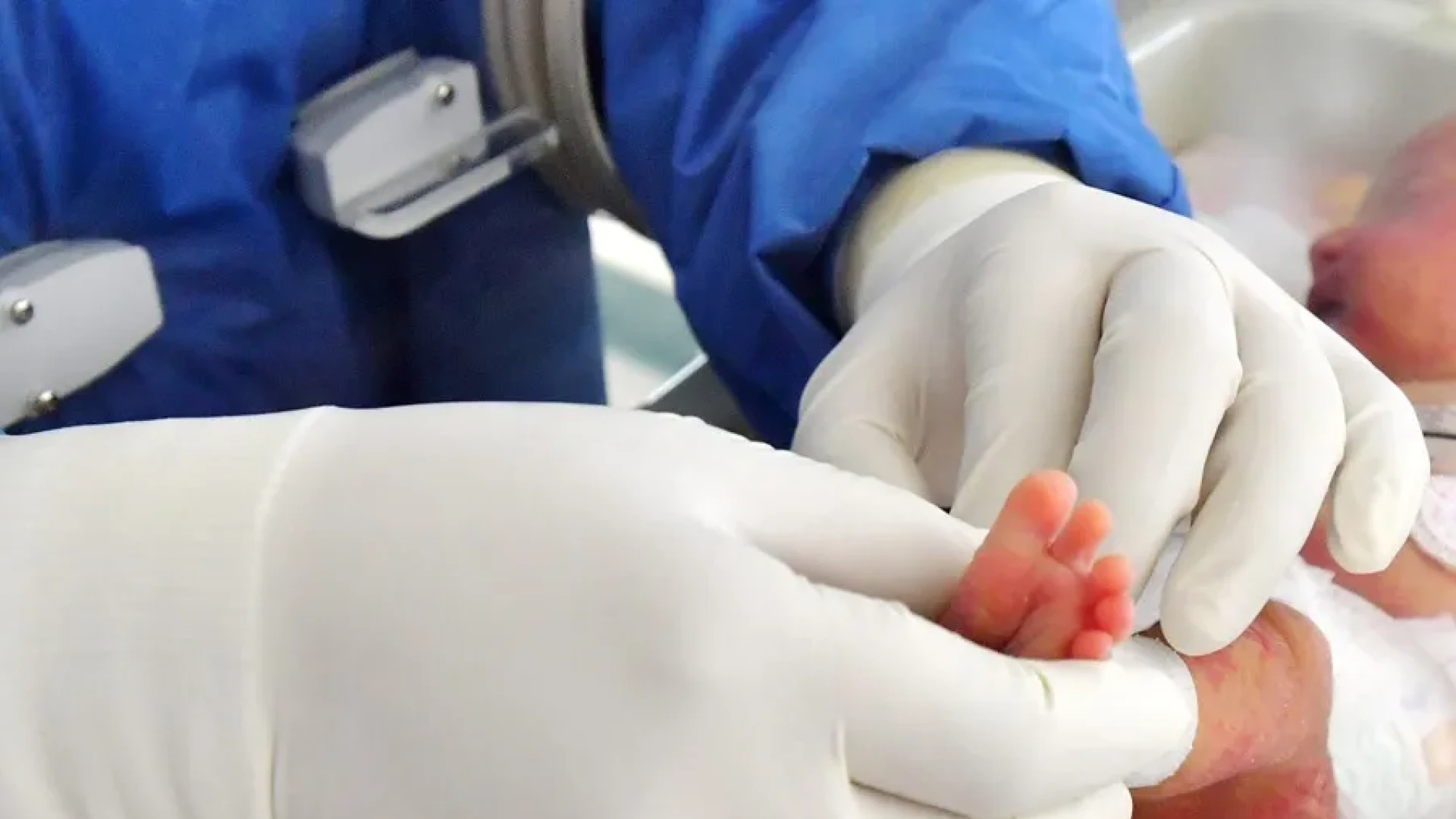 La prueba del talón: el pinchazo que detecta 20 enfermedades y puede salvar la vida de tu bebé