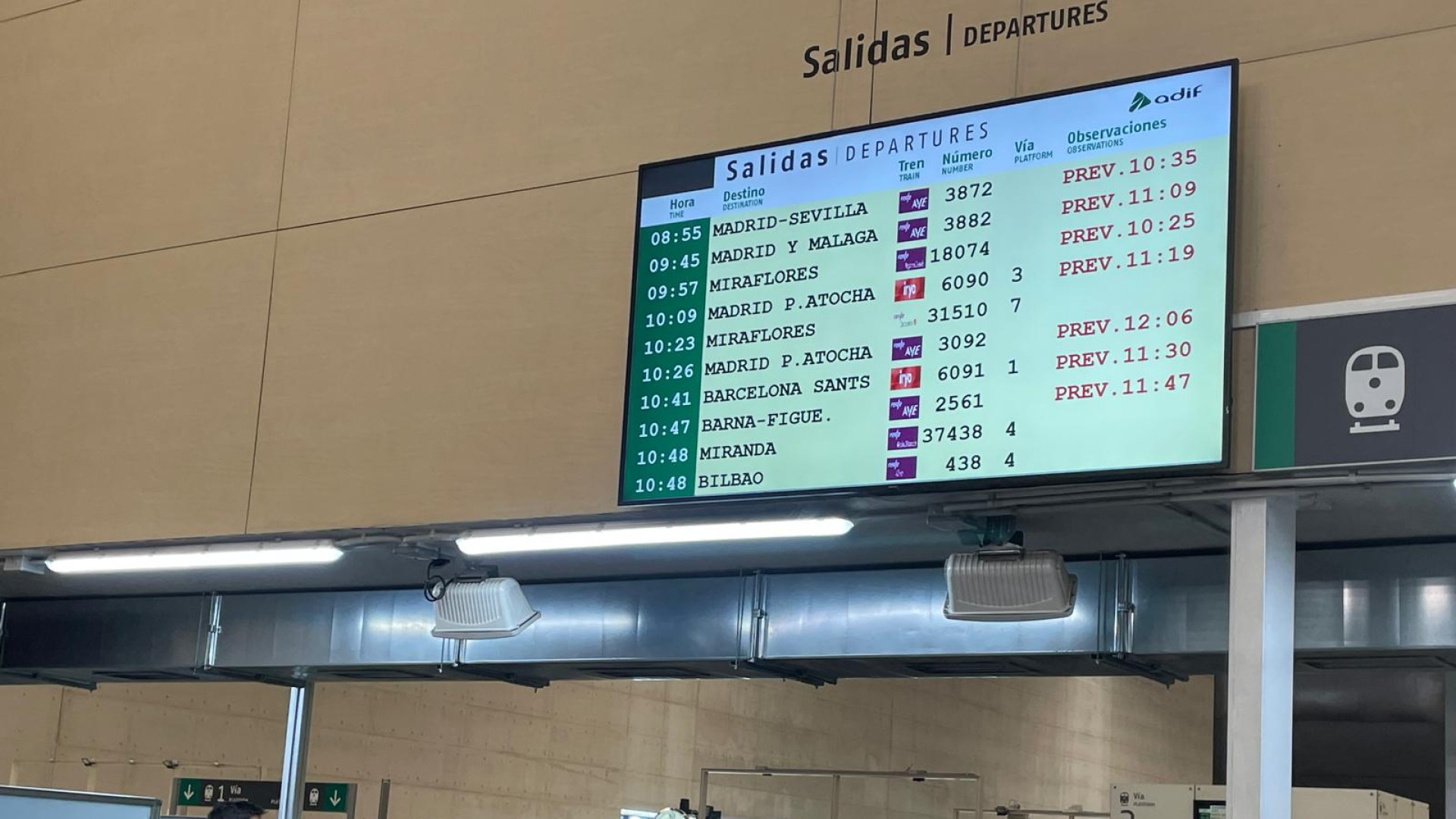 Renfe e Iryo dejan de indemnizar por los retrasos de Adif pero la Ley Europea ampara al viajero: "Lo que marca el contrato es el billete"