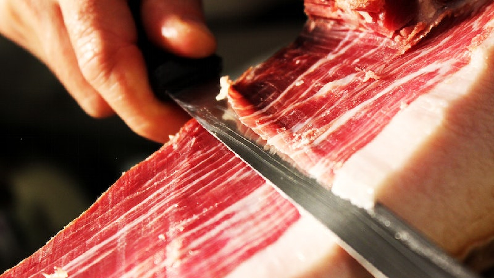 Serrano y de bellota: los mejores jamones de España están en Segovia