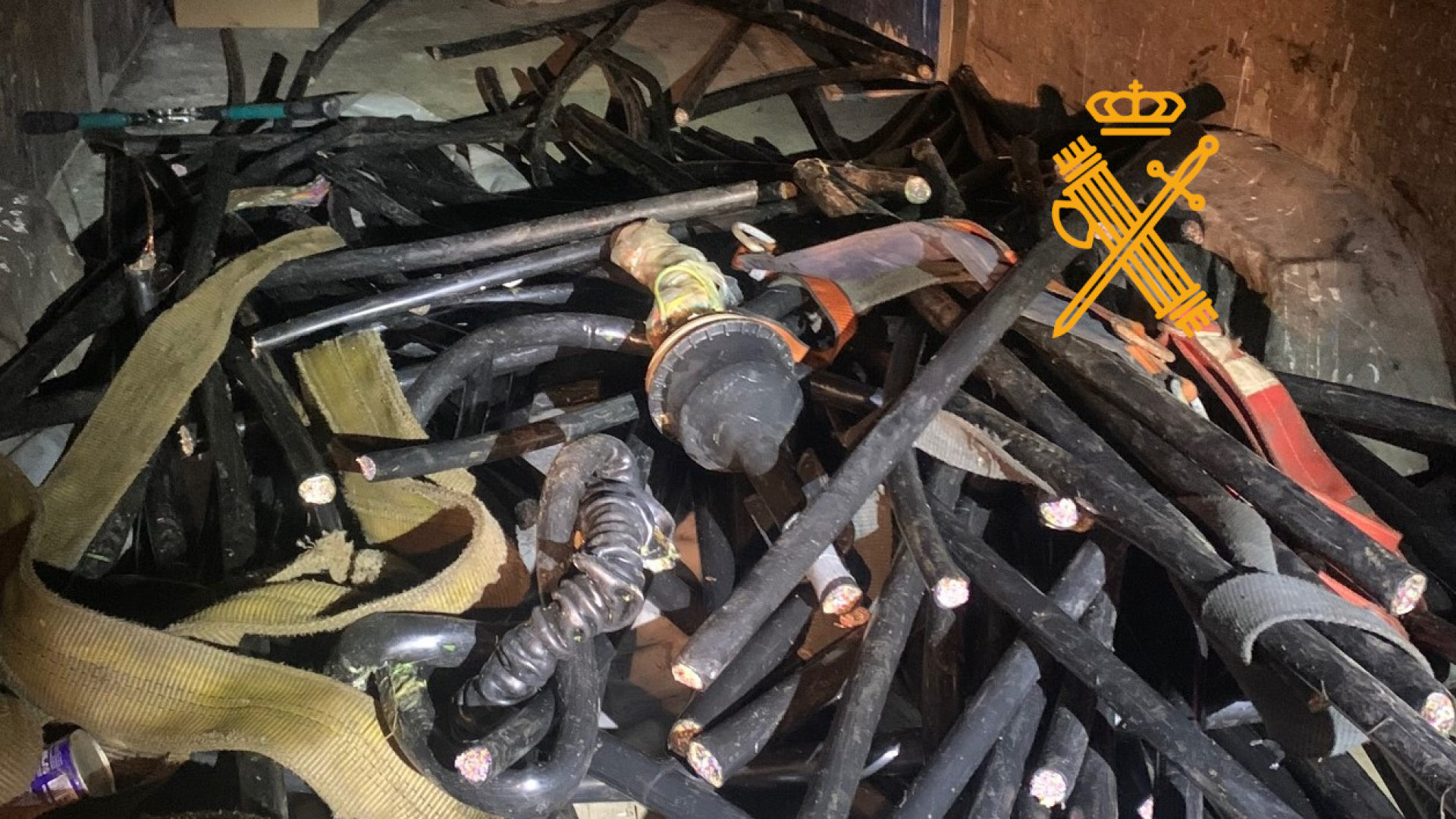 Detenidos por robar cable de cobre en las arquetas en el cen