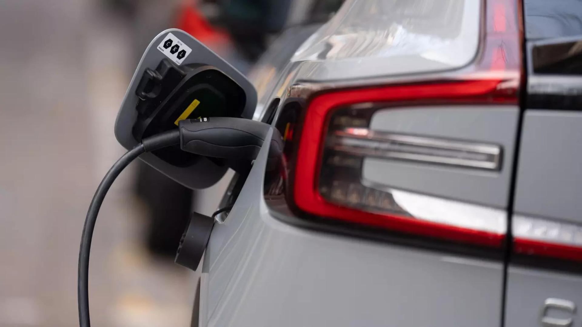 La avenida República Argentina acoge Automov 2025 con pruebas de vehículos eléctricos y más de 30 marcas en exposición