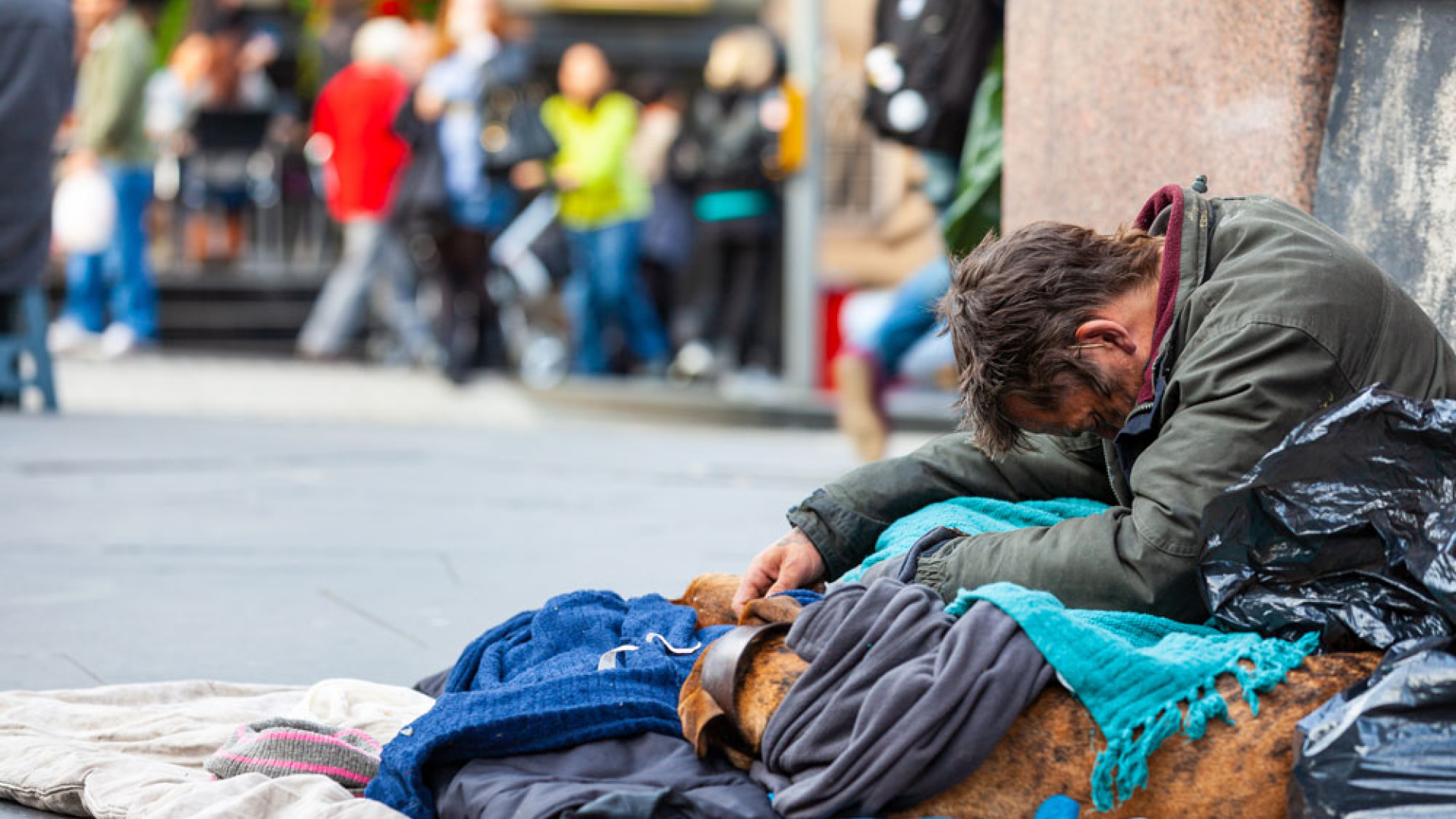 Paga un alquiler de 230 euros con 480 de pensión: las cifras de personas sin hogar aumentan mientras los centros de acogida se encuentran al completo