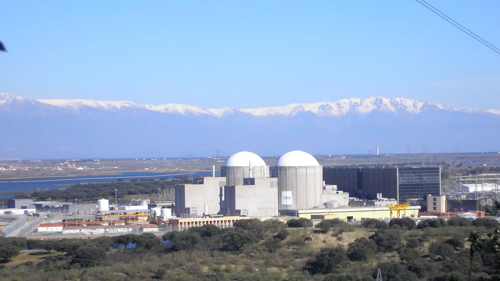 El 80% de los extremeños rechaza el cierre de la central nuclear de Almaraz: 'Nos dejan sin empleo y sin futuro'