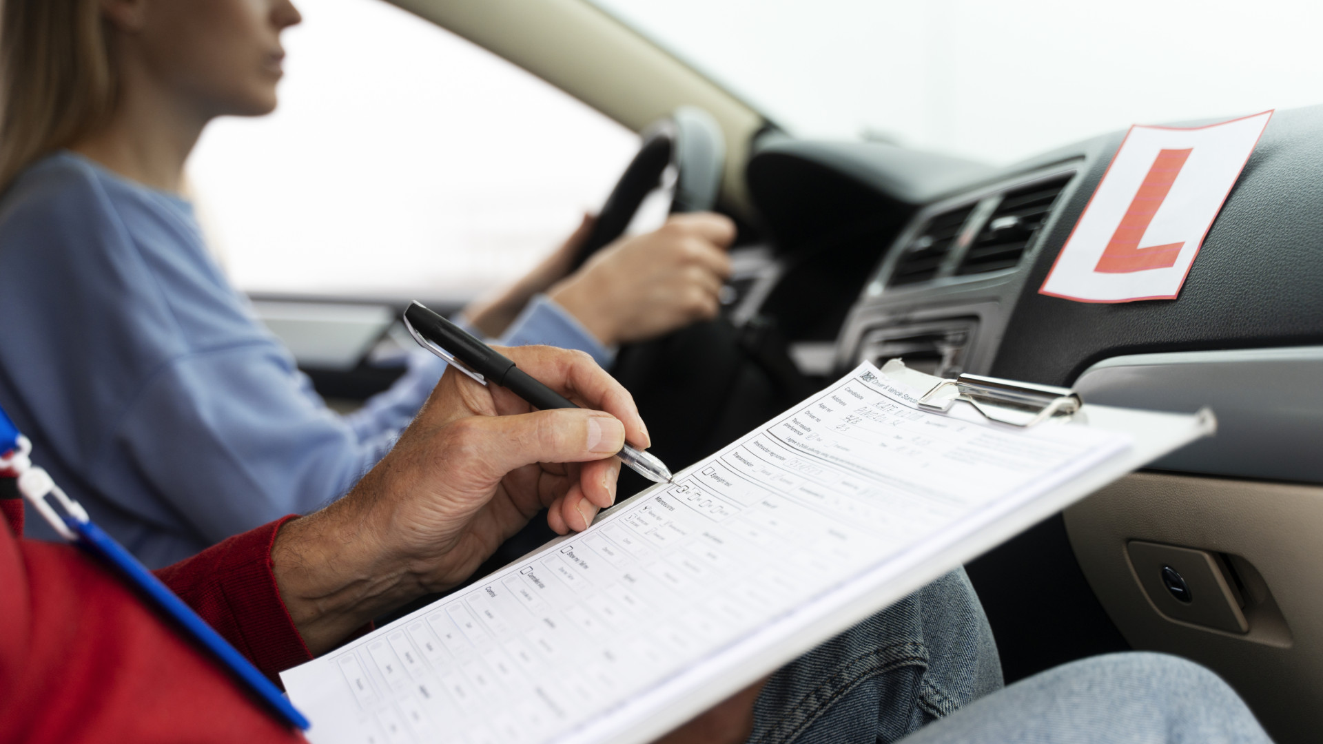 ¿Te vas a sacar el carnet de conducir? Esto te interesa: la DGT anuncia las nuevas señales