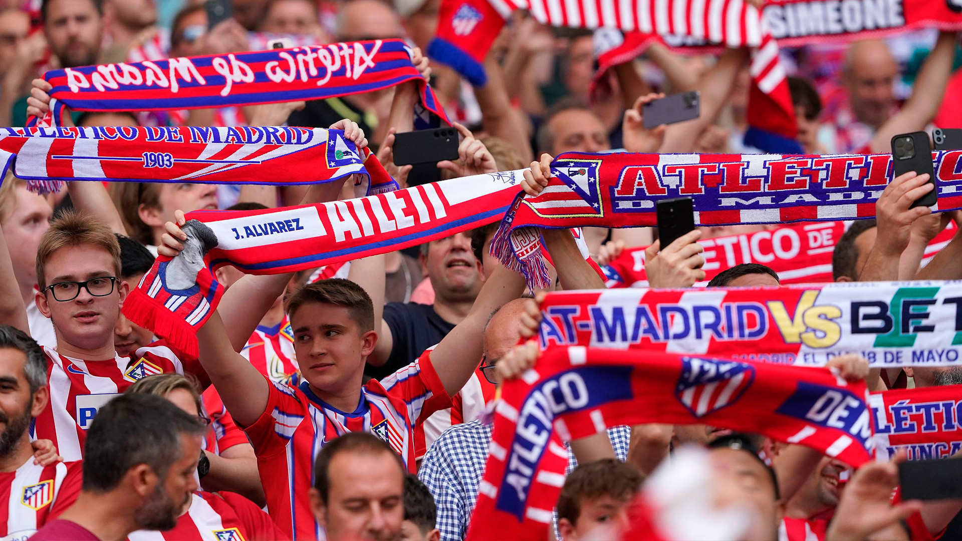 La Unión de Peñas del Atleti, contra la UEFA por el video del penalti de Julián Álvarez