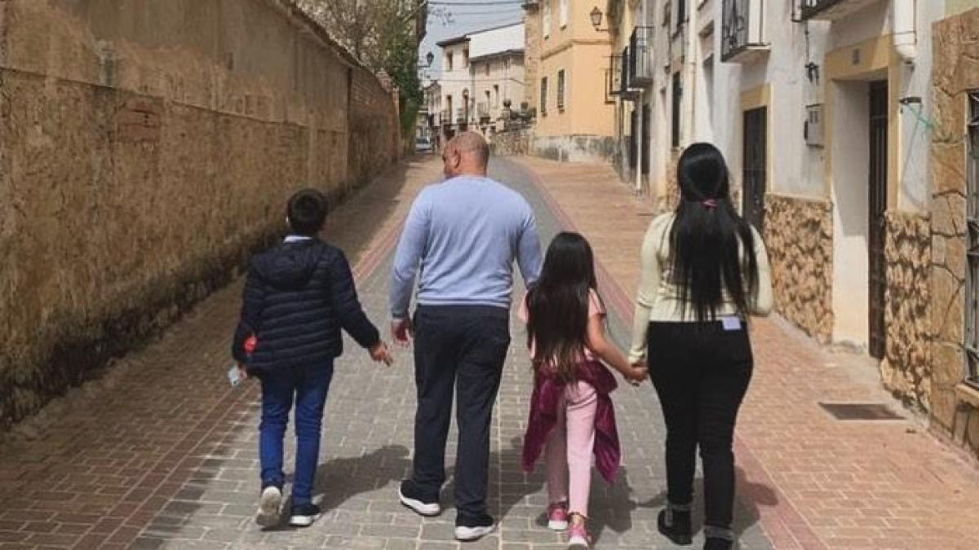 Las familias en España necesitan un ‘rescate’ para frenar la soledad y la crisis de salud mental: "Si hay alegría en casa, los hijos la repiten"