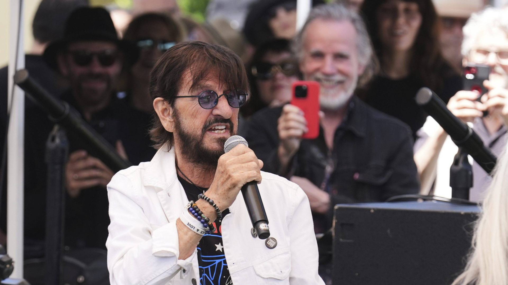 Ringo Starr cumple 85 años rodeado de amigos