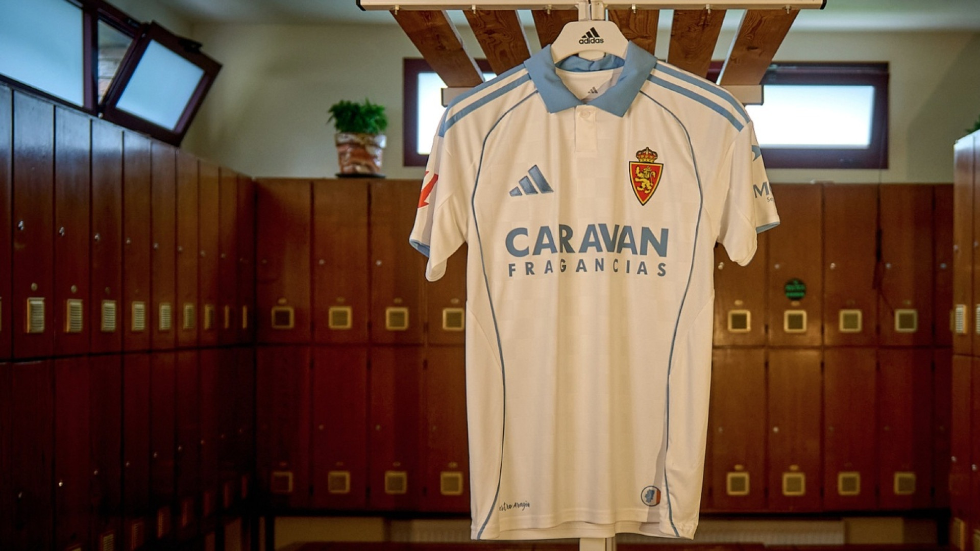 Así es la nueva camiseta del Real Zaragoza para la próxima temporada