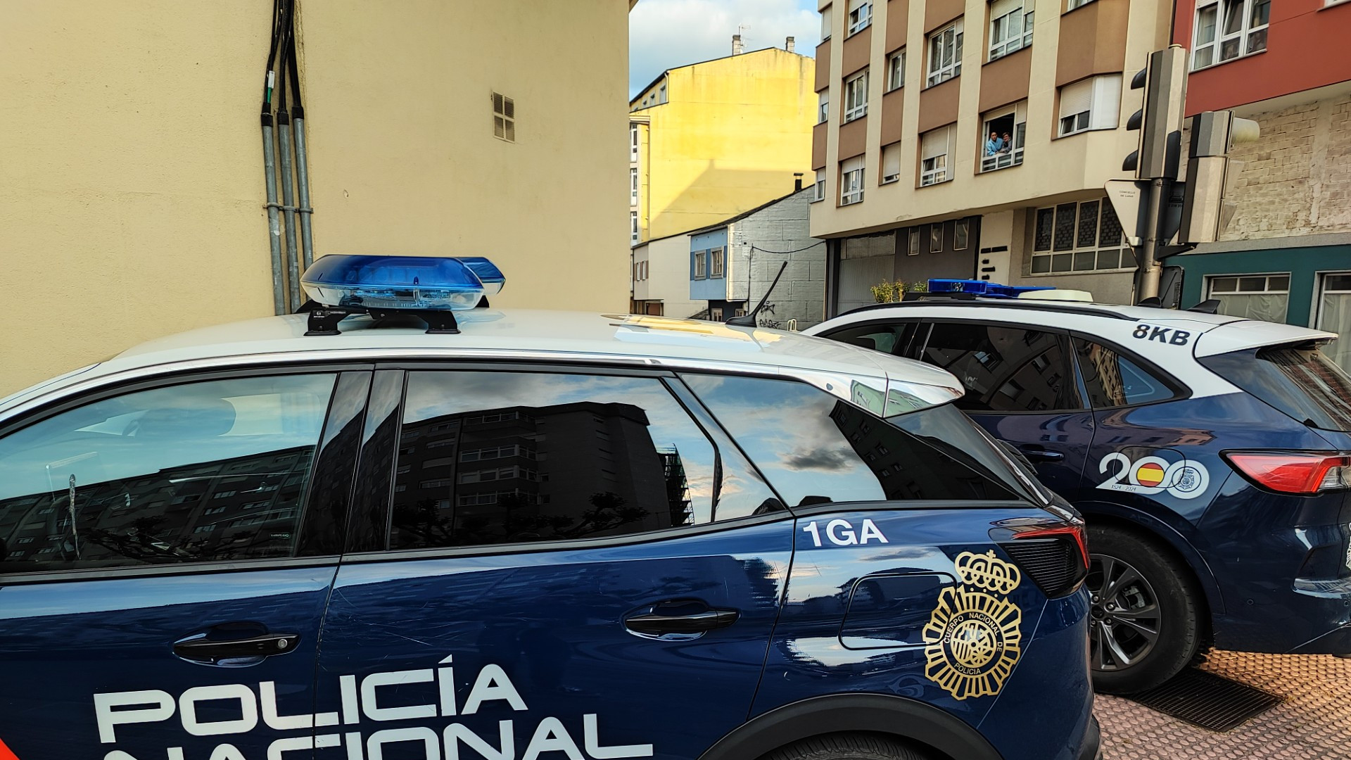 Detenido por encerrar a su compañera de piso en Lugo tras una discusión: la mujer pidió ayuda a gritos a la policía por la ventana
