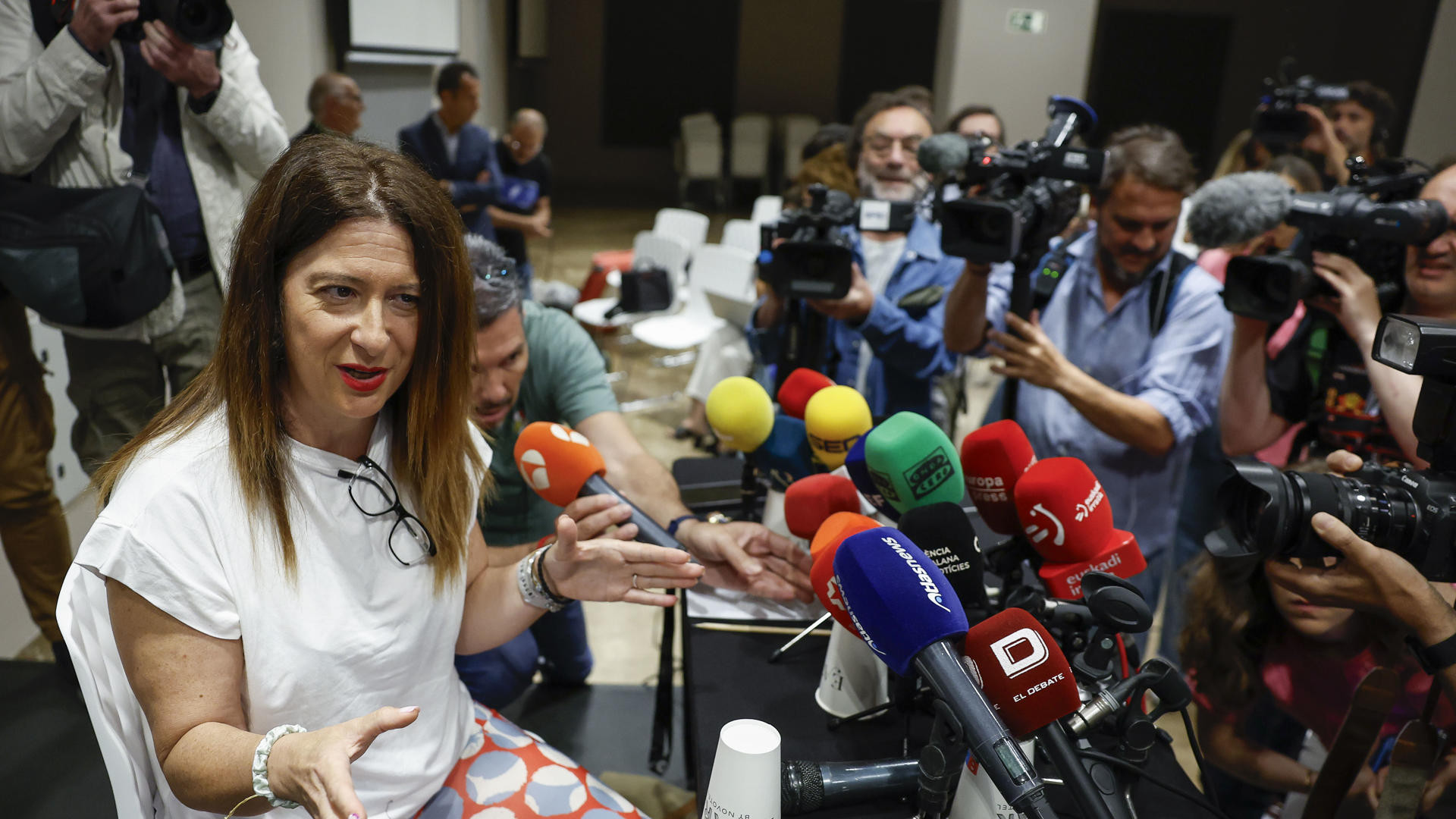 La Fiscalía solicita que se investigue a Leire Díez por cuatro posibles delitos