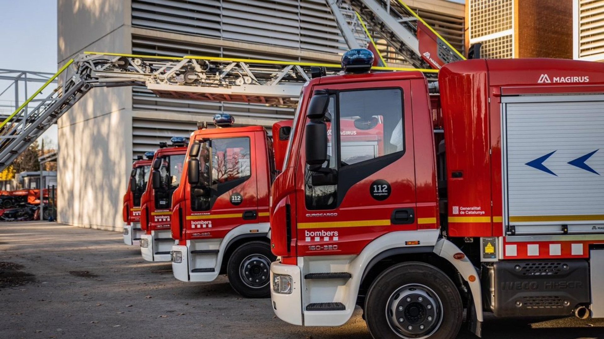 Evacúan una escuela y varios edificios en L'Hospitalet por una fuga de gas en plena calle