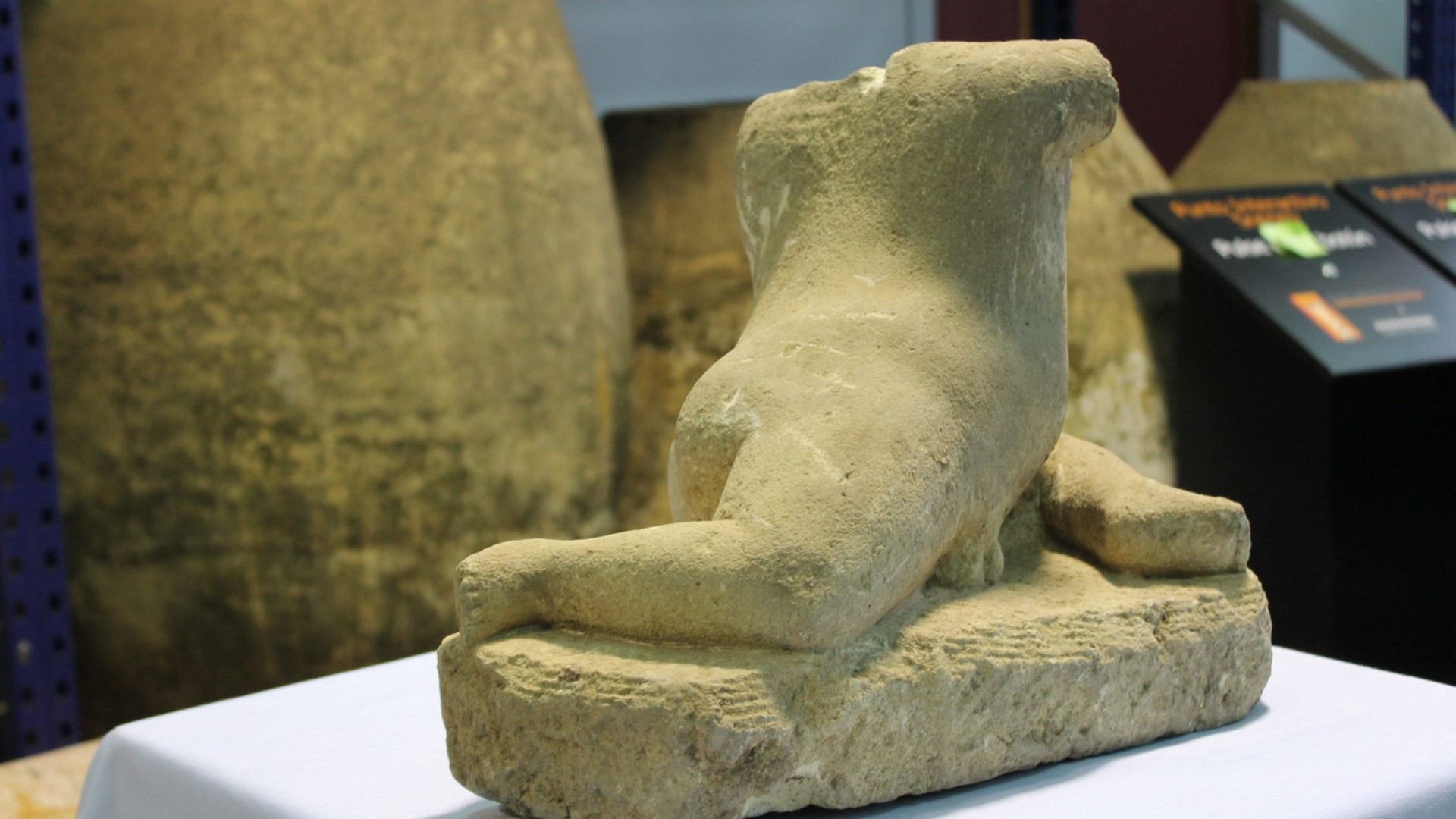 Un vecino de Lucena encuentra una extraña escultura entre los escombros y los expertos revelan a quién representa