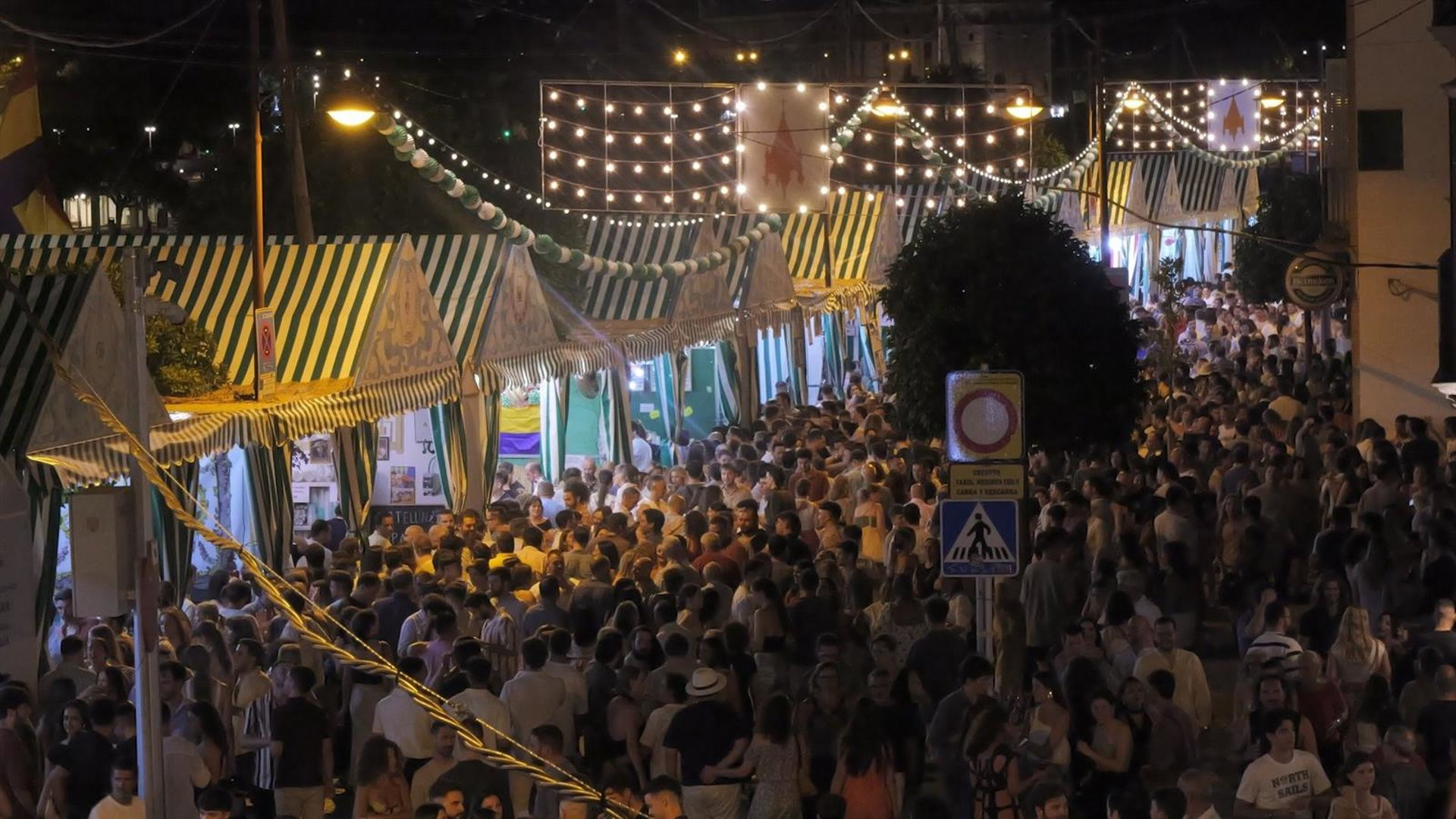 Triana se transforma: comienza la Velá de Santa Ana 2025 con más casetas, conciertos y seguridad reforzada