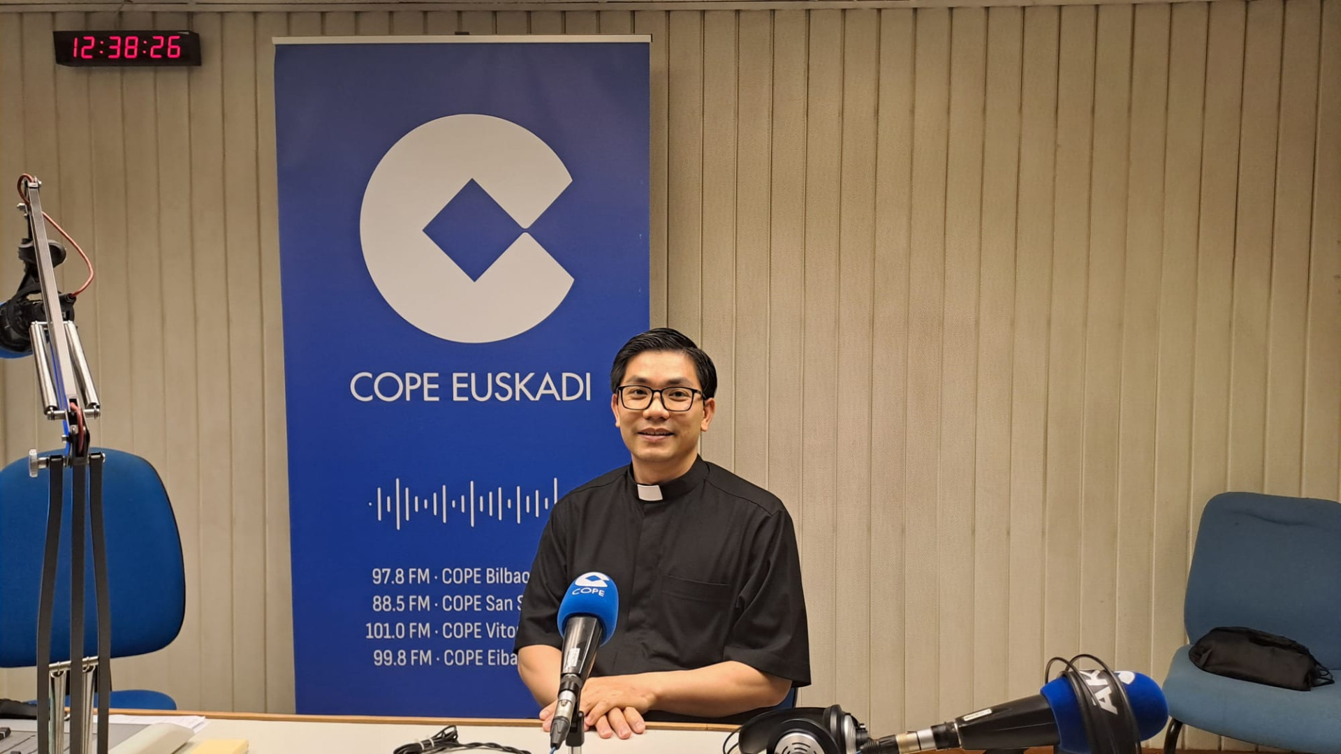 Monseñor Segura, rumbo a Vietnam para entregar las reliquias de San Valentín de Berriotxoa