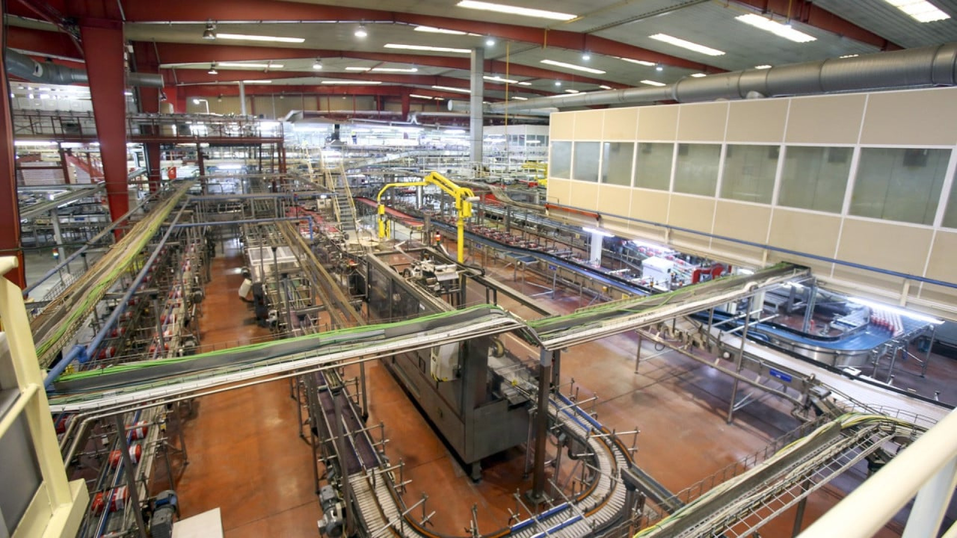 Coca-Cola Europacific Partners España supera sus metas ambientales en 2024: "devuelve el 188,5% del agua embotellada y reduce un 22% sus emisiones"
