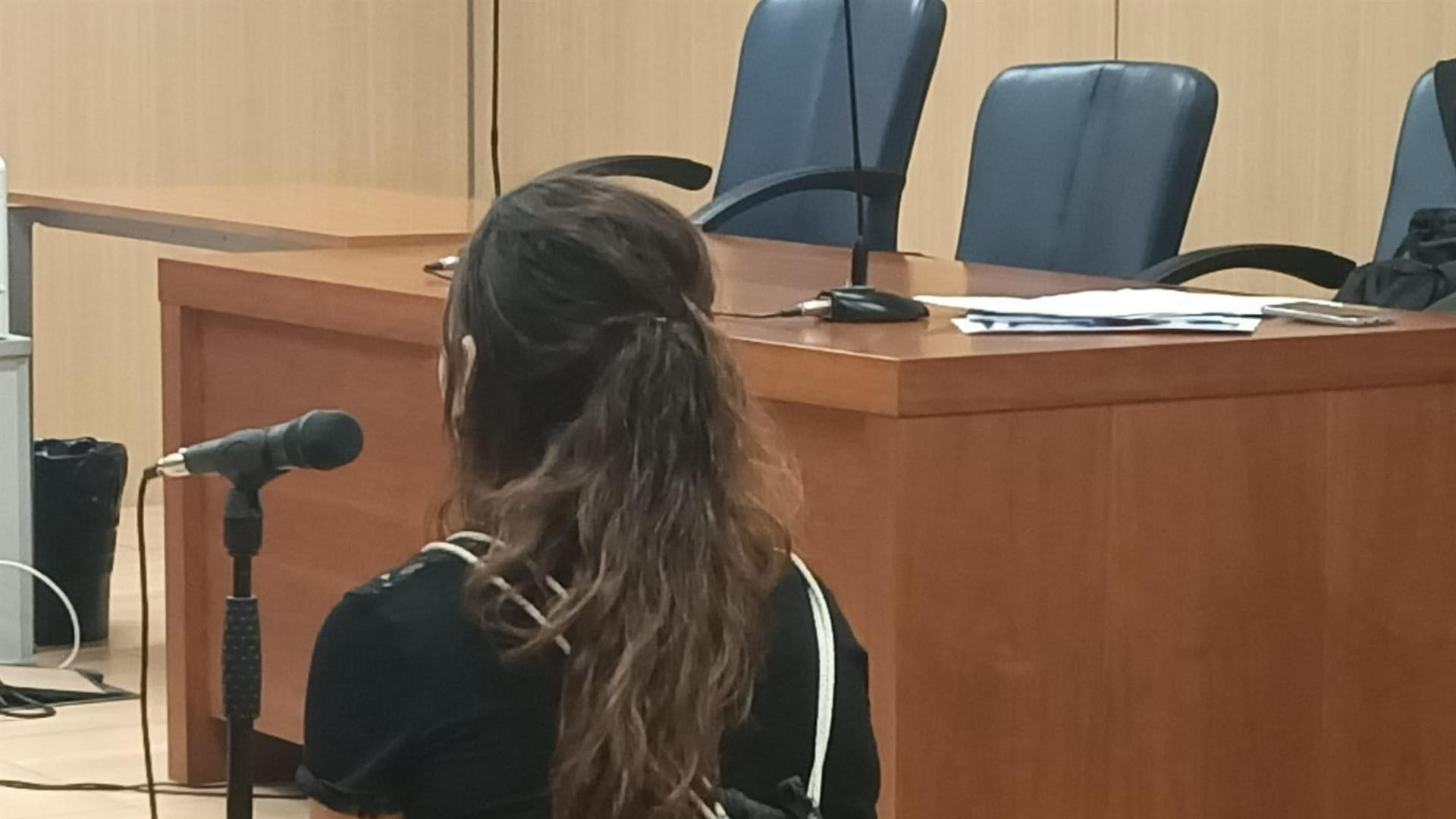 Una mujer por intentar quemar a su bebé de cuatro meses dice que solo quiso hacerse daño ella