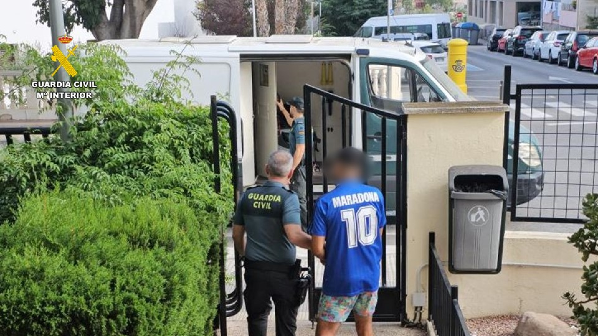 Detenidos en Calp dos fugitivos internacionales tras una oleada de robos en coches