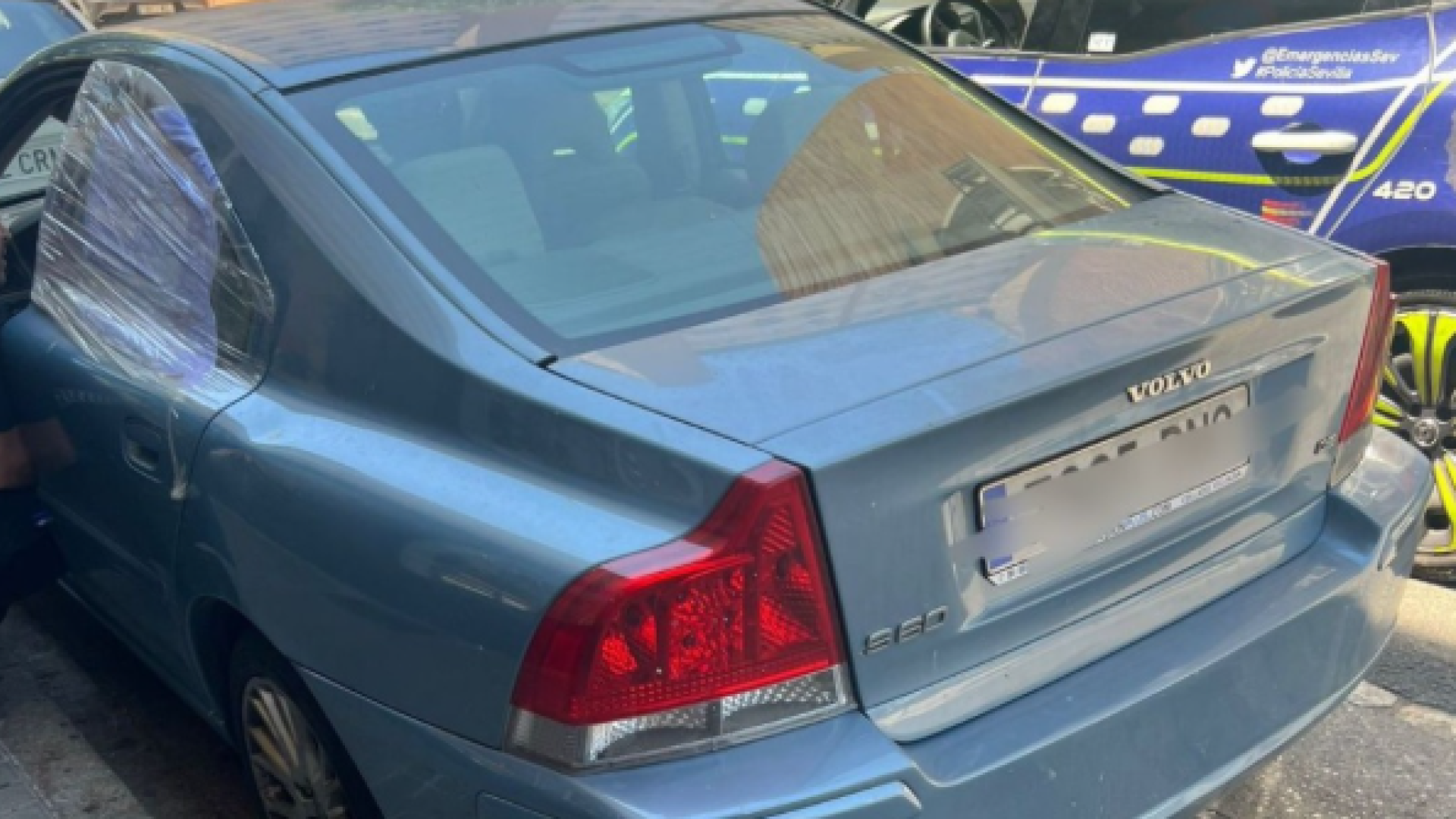 La Policía Local de Sevilla interviene en el abandono de una menor de 5 años en un coche en Nervión
